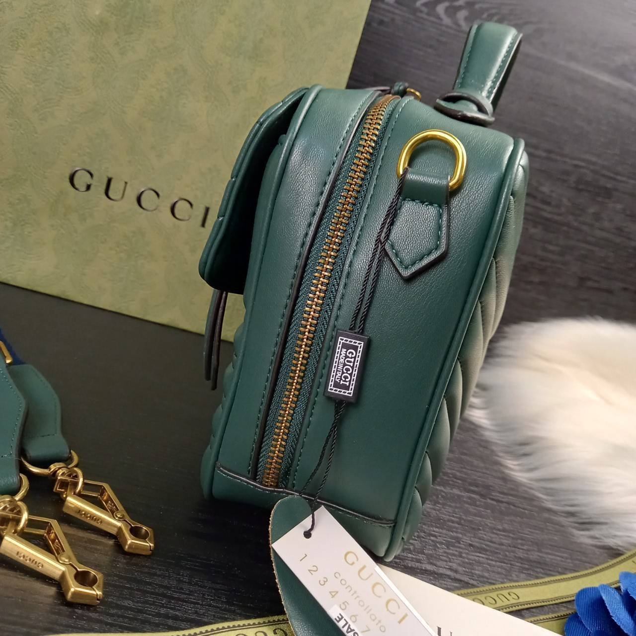VIP GUCCI GG MARMONT TOP HANDLE SHOULDER BAG / BOLSA GG MATELASSE กระเป๋าถือ กระเป๋าสะพาย คอลเลคชั่นสุดหรู มาพร้อมสายสปอร์ตสะพายยาว สามารถปรับระดับได้ ถอดได้ เป็นอีกรุ่นที่โดดเด่นมากๆ การใช้งานคล้องตัวสุดๆ โดดเด่นด้วยโลโก้ GG ขนาดใหญ่เป็นเอกลักษณ์