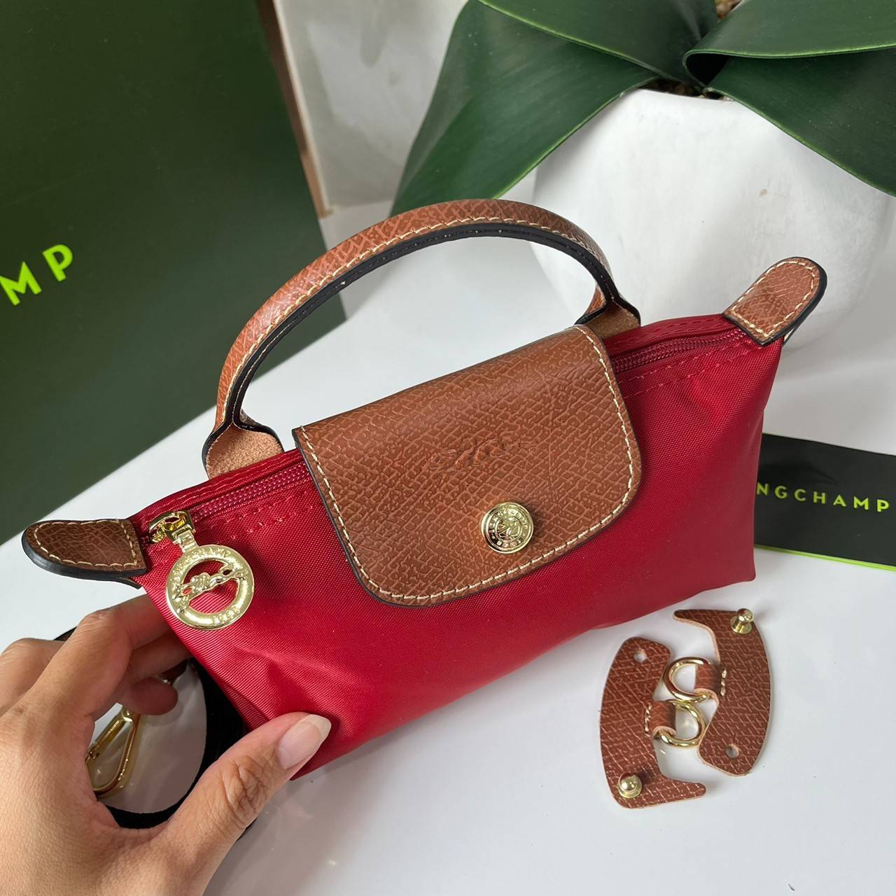 LONGCHAMP LE PLIAGE ORIGINAL Pouch with handle กระเป๋าใบเล็กขนาดกระทัดเหมาะกับใส่ของจำเป็นจุกจิก กันน้ำได้ พร้อมส่ง