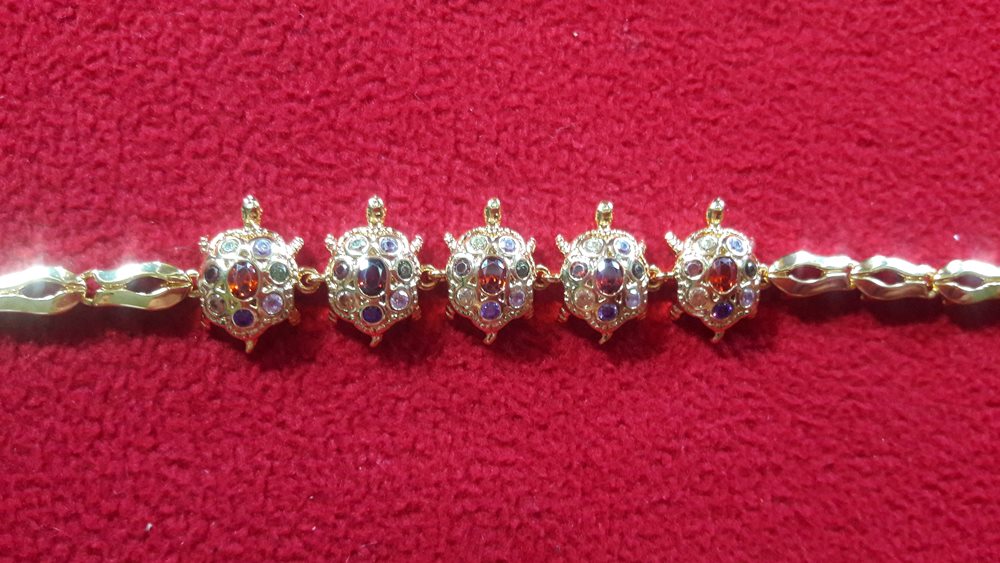 สินค้าหมดค่ะ ชุดสร้อยข้อมือและต่างหูเต่าพลอยนพเก้าเสริมโชคลาภ เงินทอง อายุยืนค่ะ