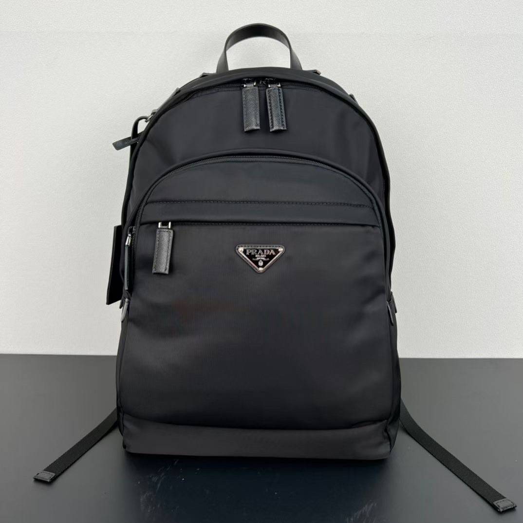 Ori หนังแท้ | Prada Re-Nylon and Saffiano leather backpack กระเป๋าเป้สะพายหลังไนลอนใบใหญ่จุของได้เยอะ ดีไซน์ล้ำสมัยสัมผัสความหรูหราคลาสสิก