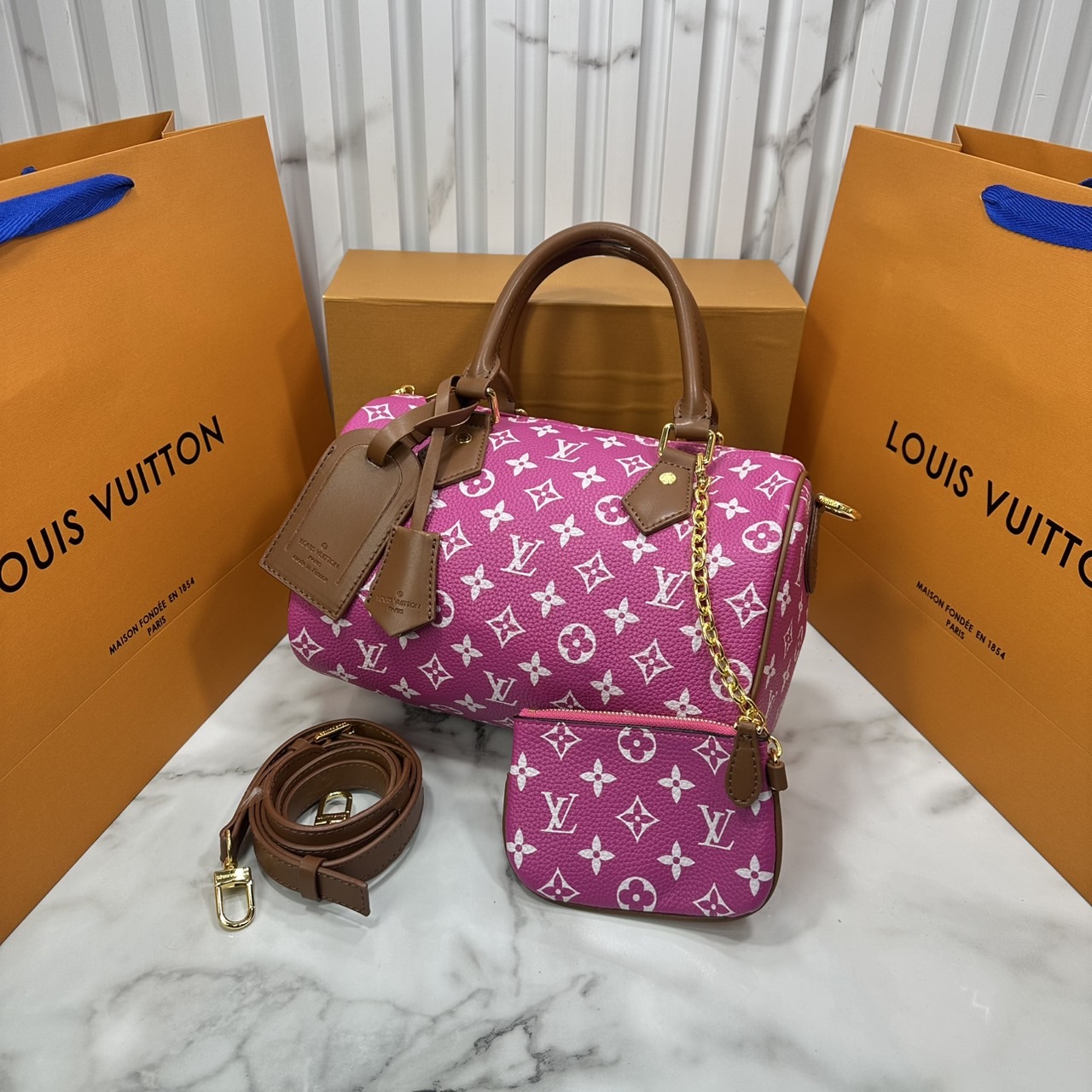 ORI หนังแท้ | LV Speedy P9 Bandoulière 25 Bag กระเป๋าสะพายทรงหมอนสปีดี้ คอลใหม่ล่าสุดหรูหราโดดเด่น รูปทรงใช้งานง่ายสวยตลอดกาล ใช้ได้กับทุกลุค ทุกโอกาส ภายในโล่งกว้างมาก ใส่ของสำคัญได้ครบแน่นอนจ้า