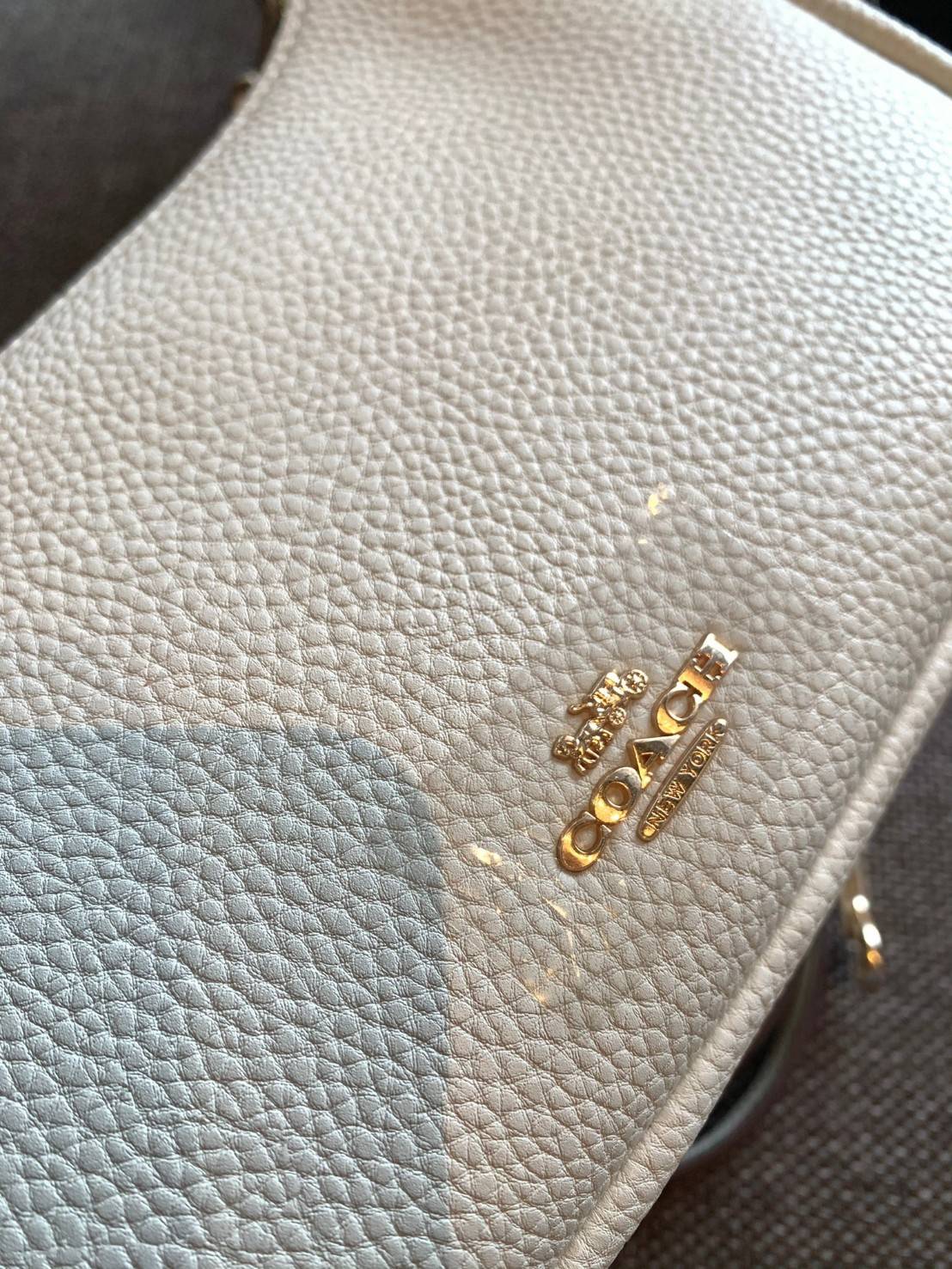 น้องออกใหม่ล่าสุดสวย หักใจไม่ลงเลยค่าา😘 COACH PENNIE SHOULDER BAG ((C7222)) พร้อมส่ง สีใหม่ล่าสุด ยังไม่มีในช๊อปไทยค่าา กระเป๋าหิ้ว//สะพายข้างได้ สุดคุ้ม! หนังแท้ชั้นดี ลายหนังสวย นิ่มมือดีมากๆค่ะ ปากกระเป๋าแบบซิปมีหนังห้อยเพิ่มความเก๋ ภายในกระเป๋