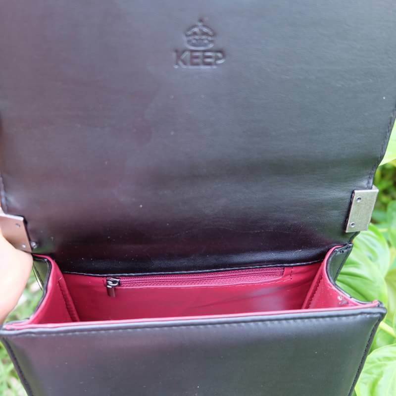 รุ่นขายดีที่สุด!!!! KEEP Quited Boy Bag กระเป๋า ทรง boy style KEEP LOOK Cool มากๆ เลยน๊าใบนี้ ไม่มีถือว่า Out มากๆ 💘ตัวกระเป๋าอยู่ทรง ทำจากหนังแกะสังเคราะห์นิ่ม-ตึงสวย สายโซ่ มีที่รองไหล่ สะพายสบายคะ สายปรับ สั้น ยาวได้คะ ใบนี้ ไม่ต้องพูดถึงความสว