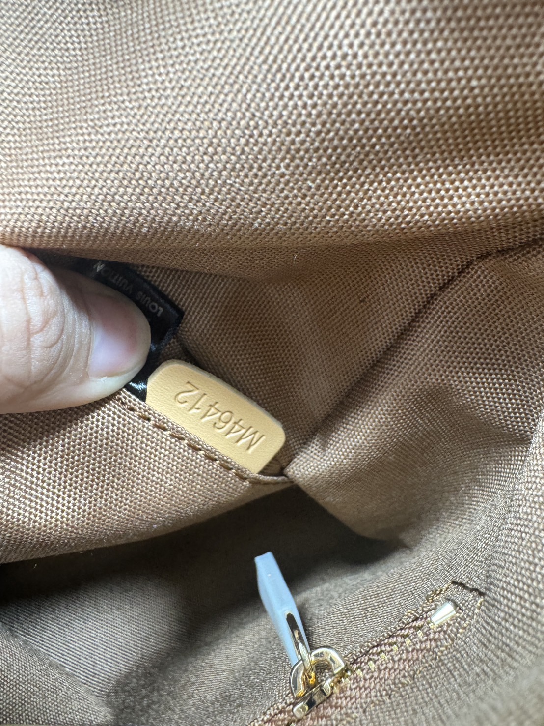 ORI หนังแท้ | LV CarryAll Monogram canvas 25cm กระเป๋าสะพายแครี่ออลรุ่นใหม่ ขนาดกำลังสวย ดีไซน์เรียบหรู มาพร้อมห่วงโซ่หัวใจห้อยสุดคิ้ว และสายสะพายแยกถอดได้ สวยหรูคลาสสิก