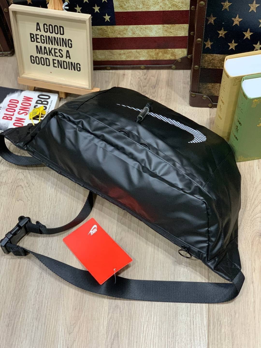 Nike Tech Hip Pack Winterized กระเป๋าnikeทรงคาดอกรุ่นใหม่ชนช้อป ทรงสวย ใบใหญ่สไตล์สปอร์ต ใส่อุปกรณ์กีฬาและพกพาได้อย่างสบายใจ