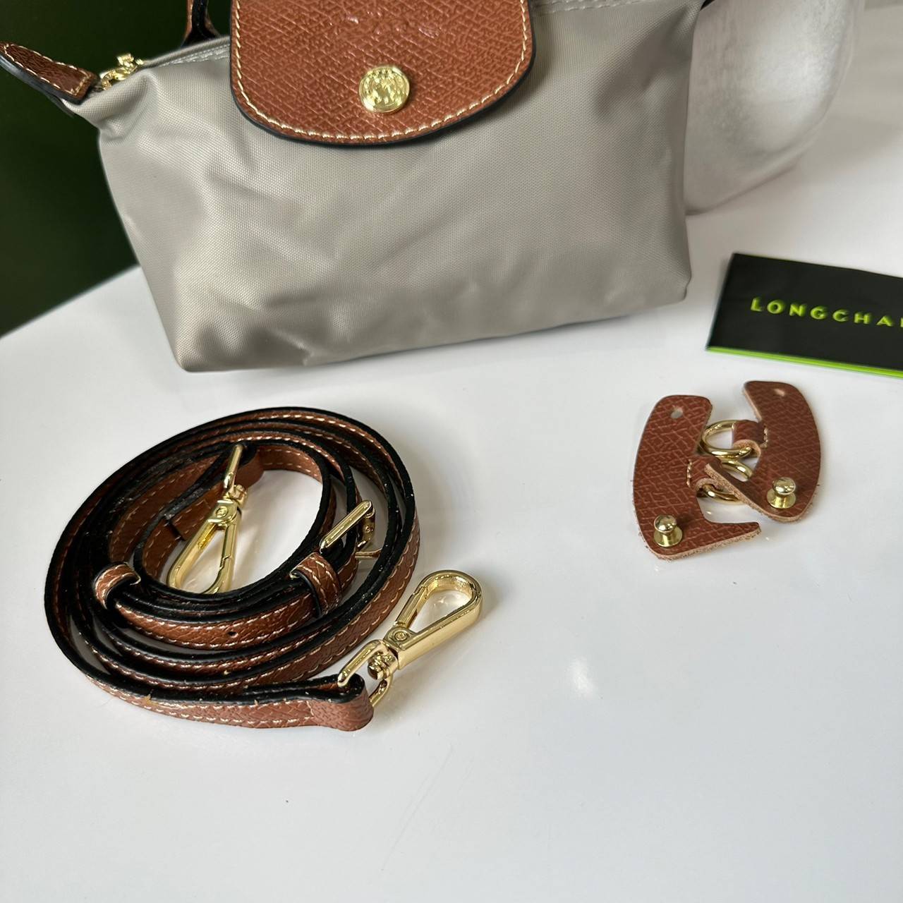 LONGCHAMP LE PLIAGE ORIGINAL Pouch with handle กระเป๋าใบเล็กขนาดกระทัดเหมาะกับใส่ของจำเป็นจุกจิก กันน้ำได้ พร้อมส่ง