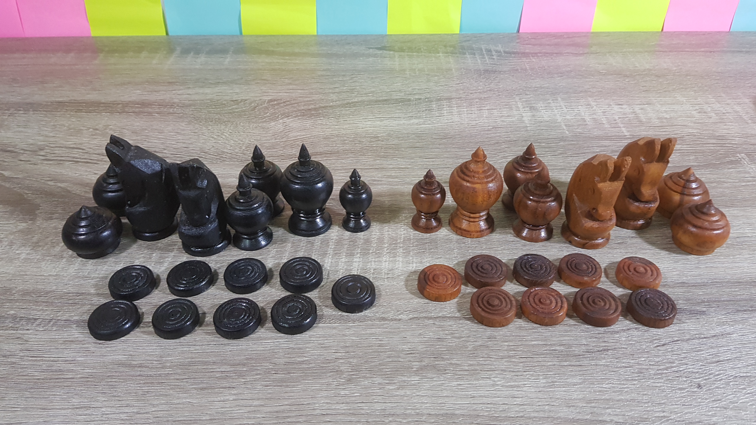 ชุดหมากรุกไทยตัวไม้มาตฐานพร้อมกระดานไม้พับได้ช่อง5x5และหีบทรงสี่เหลี่ยม(ขนาดกระดาน45x44cm.)