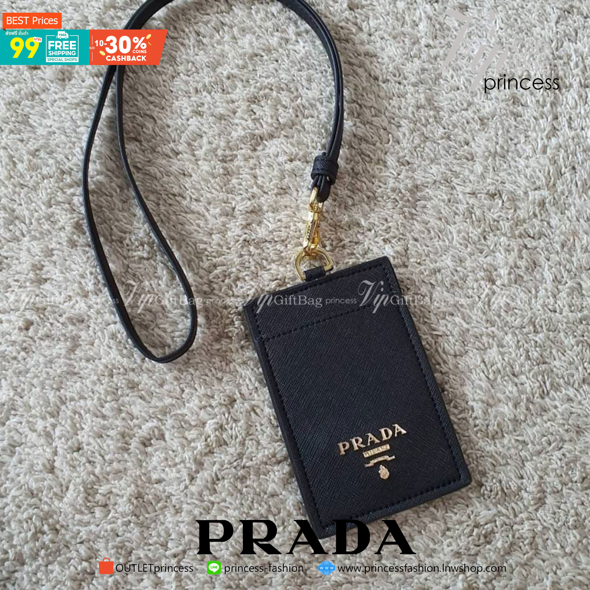 PRADA Leather Badge Holder สิ้นสุดการรอคอย!! พร้อมส่งที่ไทยแล้วค่ะ สายคล้องบัตรสุดคลาสสิค วัสดุหนังพรีเมี่ยม SAFFIANO อะไหล่ทอง ปั้มแบรนด์ ด้านหน้ามีช่องใส่บัตร1ใบ ประกับโลโก้PRADA และด้านหลังใส่บัตรได้อีกหนึ่งใบ(
