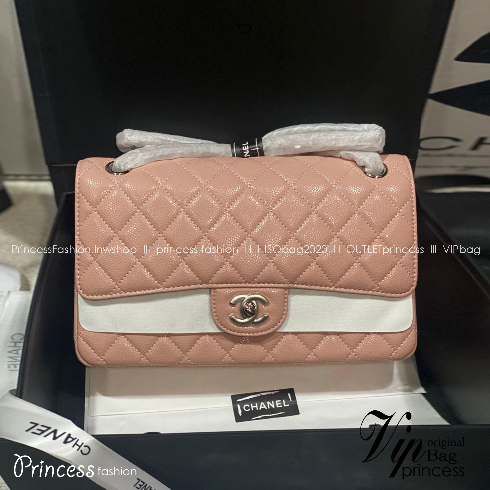 CHANEL Classic Medium Flap Bag กระเป๋าสะพายคลาสสิกรุ่นยอดนิยมตลอดกาล ดีไซน์เรียบหรูหราขับผิว งานหนังแท้สวยมาก มีอะไหล่เงินและทอง สุดยอดเดอะเบสท์ไอเท็ม
