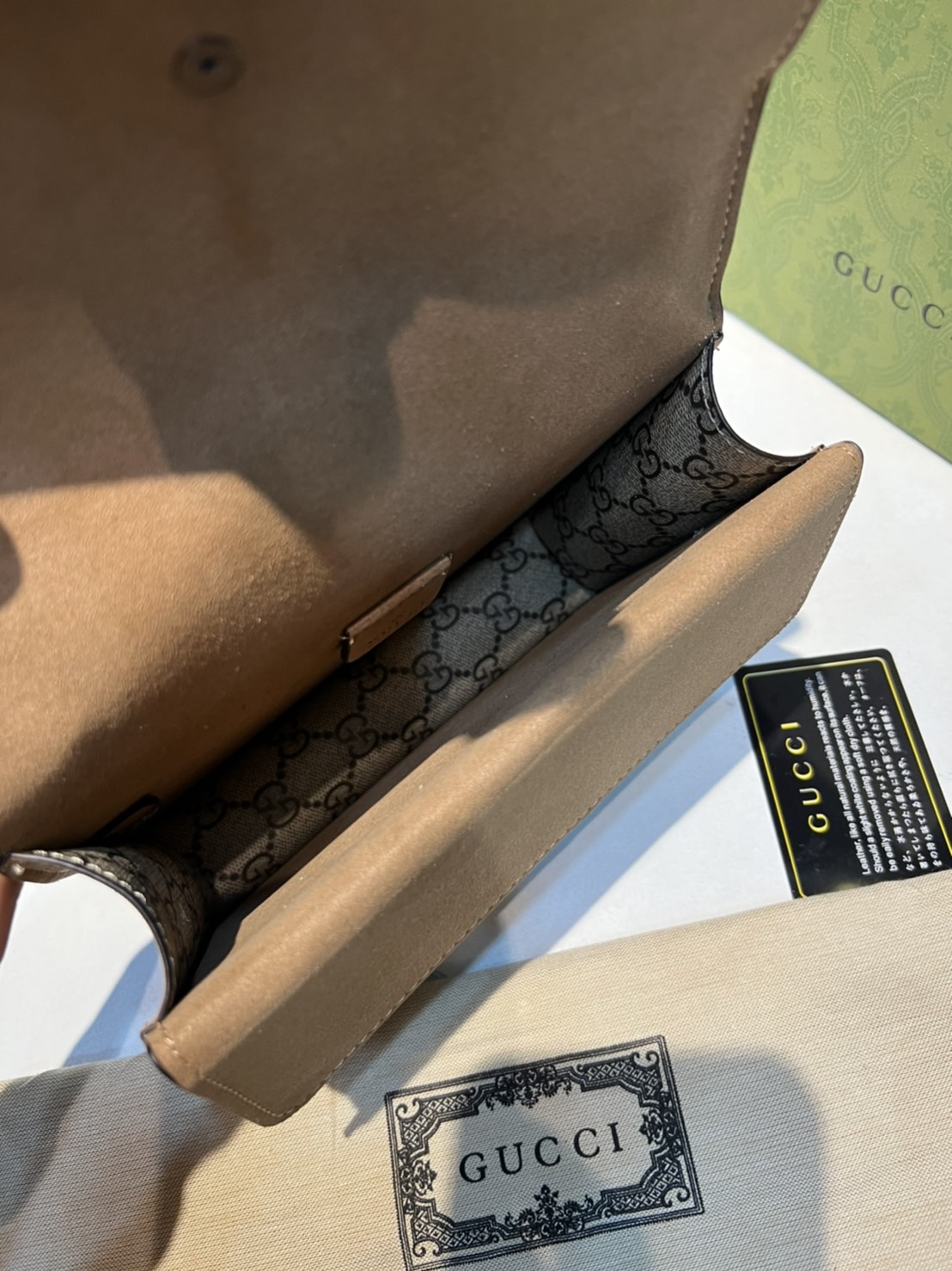 20CM / 7.5" หนังแท้ GUCCI Dionysus GG Supreme mini bag ฮอตไอเท็ม รุ่นนี้ขายดีขายหมด สวยหรู คุณหนู ผู้ดีมาก!! นานๆ มาจะมาน้าา รุ่นหายากค่ะ กระเป๋าสะพายข้าง ดีไซน์อยู่ทรง ขนาดกำลังสะดวกใช้สำหรับสาว วัสดุหนังแท้เต็มใบ ภายในแบ่งสัดส่วนได้เป็นอย่างดี งานจ