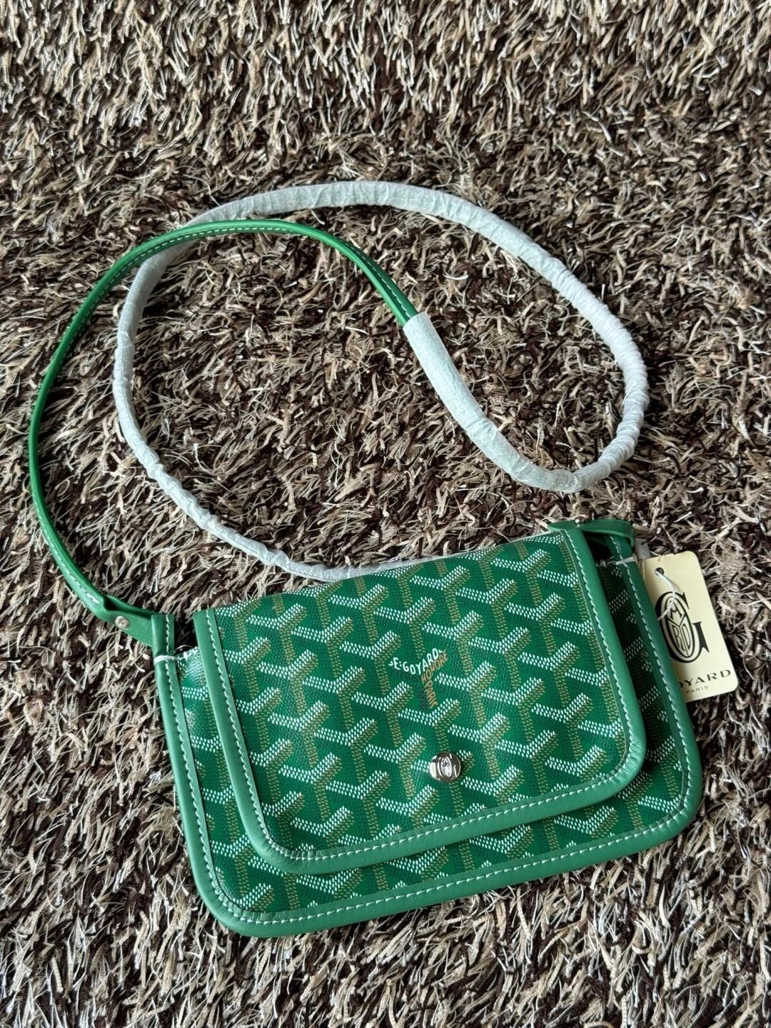 Goyard Plumet Rocket Wallet กระเป๋าสะพายใบเล็กกะทัดรัด ดีไซน์กระเป๋าสตางค์ มีช่องเพียงพอสำหรับใส่ธนบัตร เงินสด เอกสารต่าง ๆ