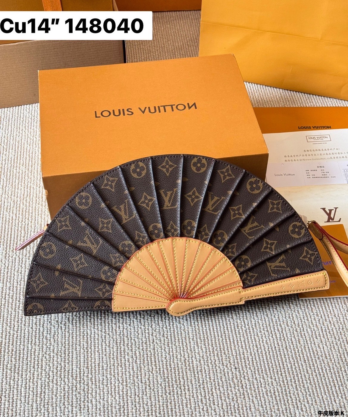 LV Fan Bag กระเป๋าสะพายดีไซส์รูปพัด ใหม่ล่าสุด โดดเด่นไม่เหมือนใคร เปิดตัวบนรันเวย์แฟชั่นโชว์คอลเลกชันประจำฤดูกาล Spring-Summer 2025 ตกแต่งดีเทล Monogram Flower