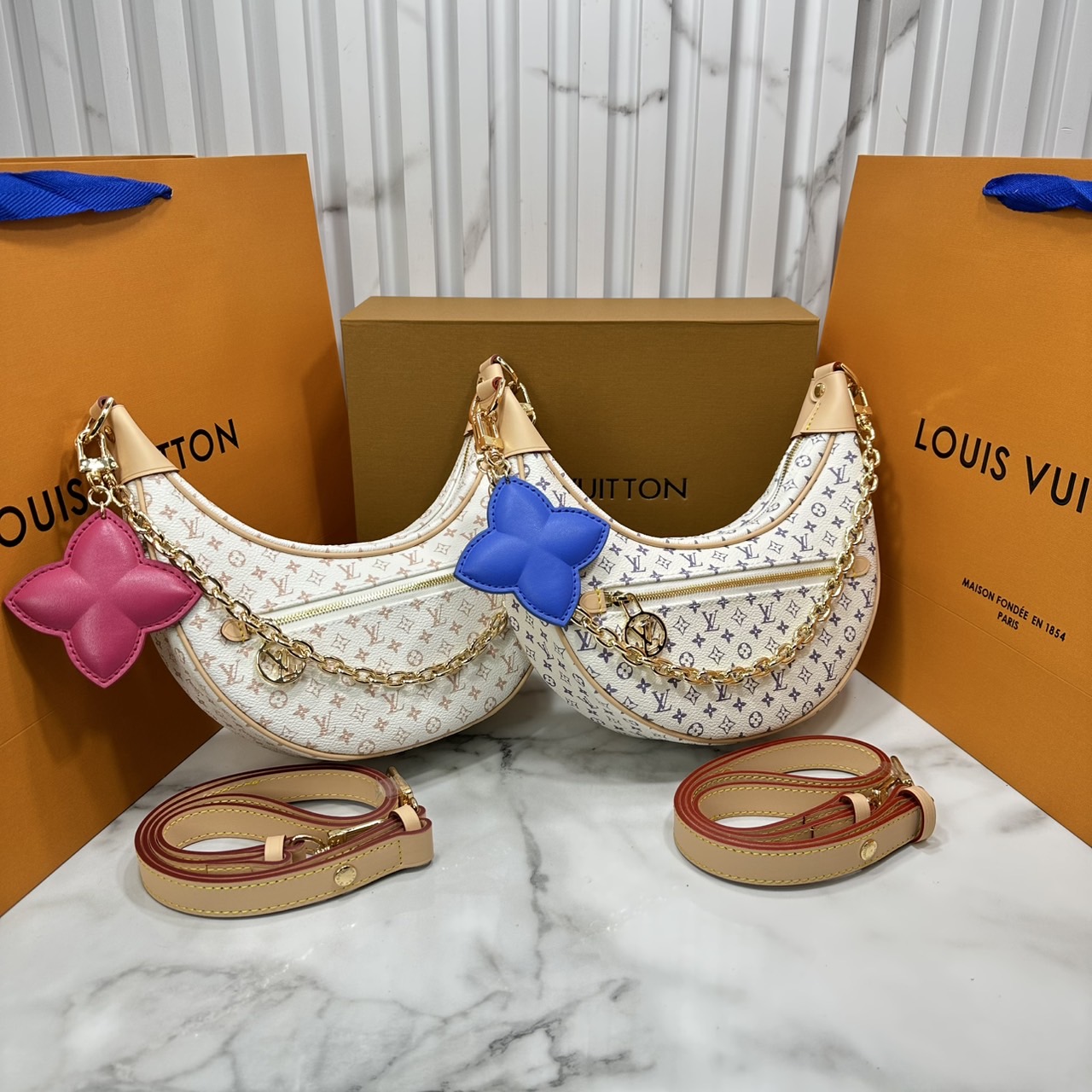 ORI หนังแท้ | LV Loop PM Bag กระเป๋าสะพาย ดีไซน์ทรงพระจันทร์ครึ่งเสี้ยวได้แรงบันดาลใจจากกระเป๋ารุ่น Croissant อันเป็นตำนานของเมซง รูปทรงกระเป๋ากะทัดรัดรับกับรูปร่างมาพร้อมสายโซ่