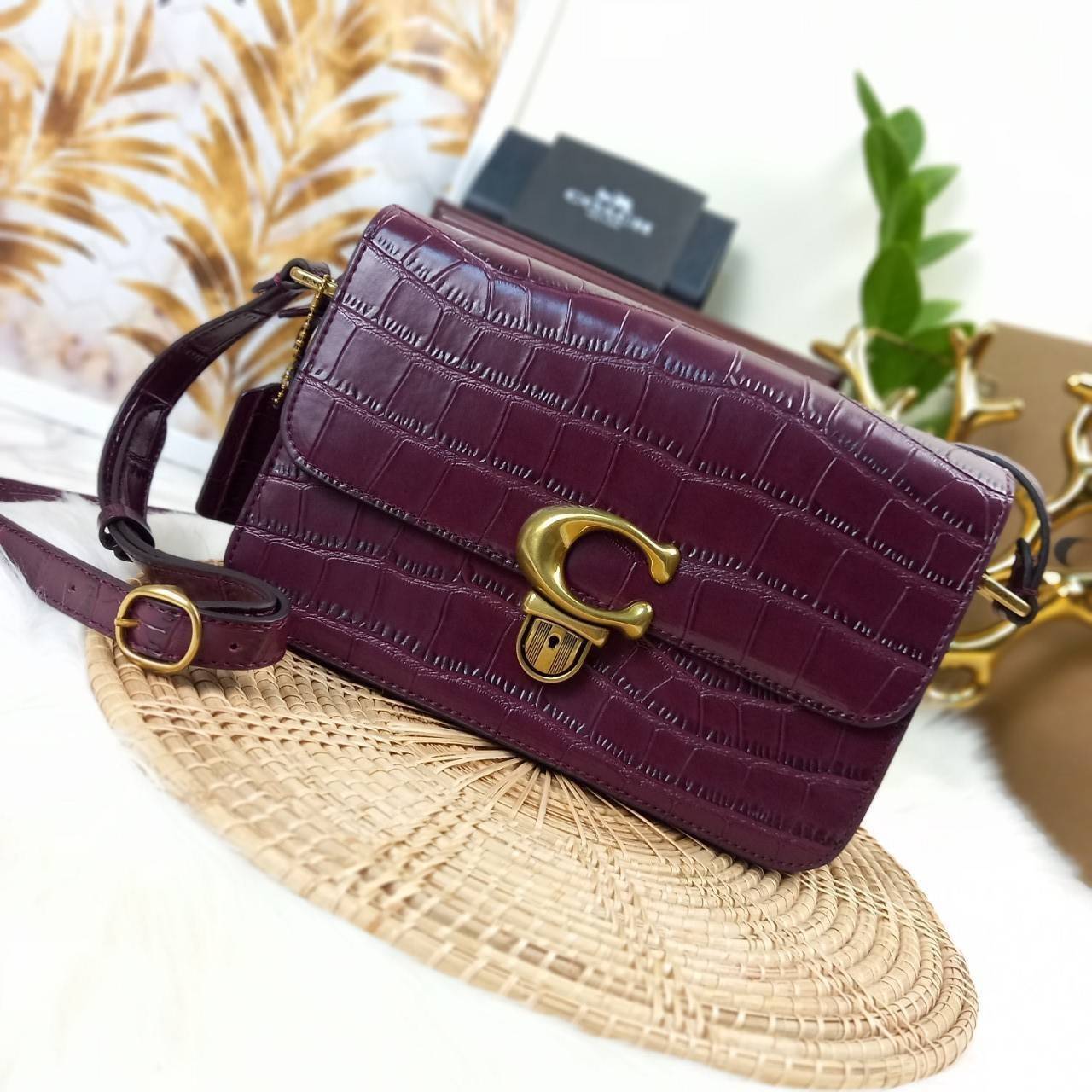 COACH CROCODILE EMBOSSED LEATHER STUDIO SHOULDER BAG (COACH C6640)🌺เอาซิ๊!!ใครอดใจไหวให้รู้ไป!! สวยตาแตก!! ปรับลุคให้ดูแพง แบบไม่ปรานีกันล่ะคราวนี้!// กระเป๋าถือ กระเป๋าสะพาย อีกหนึ่งคอลเลคชั่นสุดตะลึงตา หรูหรา! เวอร์วังอลังสร้าง! ที่ดูแพงม๊ากก!!/