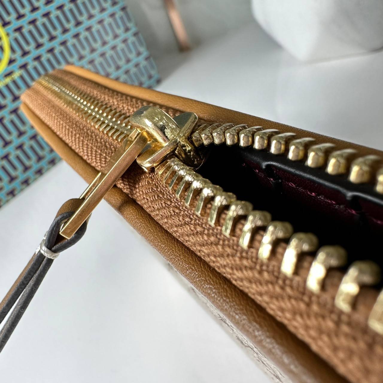 TORY BURCH T MONOGRAM JACQUARD ZIP CONTINENTAL WALLET 79383 กระเป๋าสตางค์ผ้าแคนวาสลายโมโนแกรมตัว T