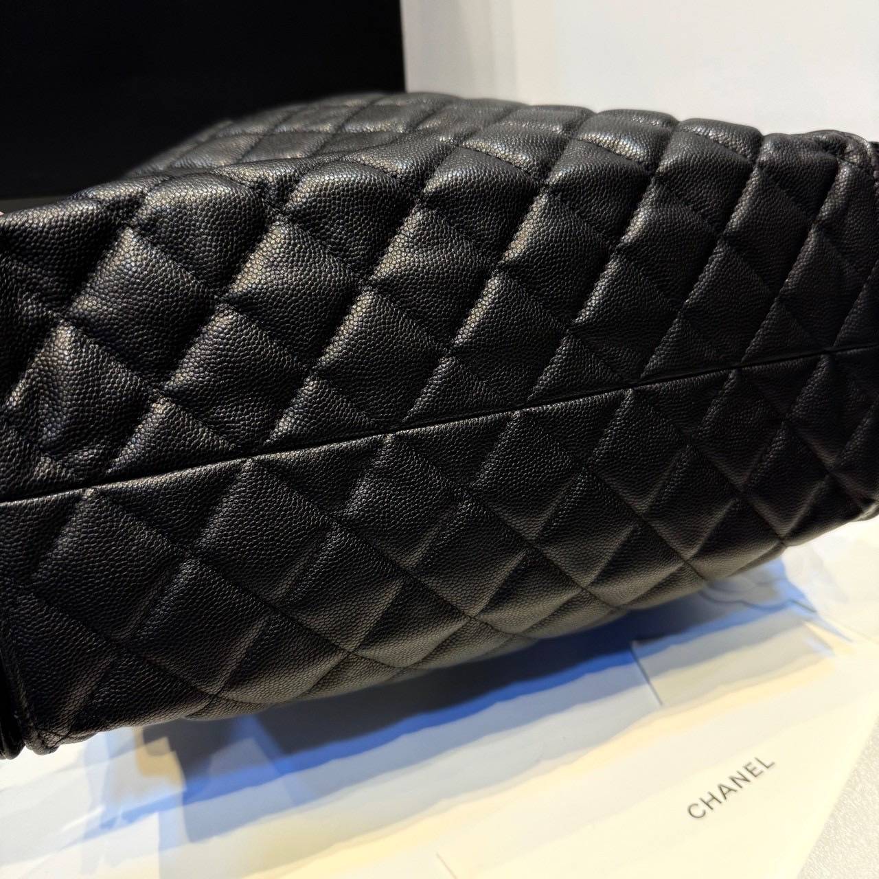 TOP ORI หนังแท้ | มีรองบ่า CHANEL 25 Medium Handbag Spring-Summer 2025 กระเป๋าสะพายรุ่นใหม่สุดฮอตแห่งปี หนังแท้ลายเกรน ที่สุดแห่งความไอคอนิก มาพร้อมใบเล็ก อะไหล่สีทองสวยหรู