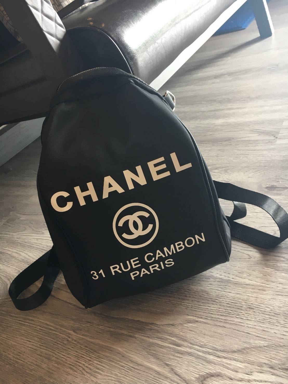 New item! must have kaa กระเป๋าเป้ mini nylon จากพรีเมี่ยมกิ้ฟ แบรนด์ Chanel กับทรง Chanel Nylon 2way backpack โดดเด่นด้วยดีไซน์เป้เก๋กู๊ดดด ตัวกระเป๋าไนล่อน ขนาดเล็ก อะไหล่เงินเงา **กันน้ำได้ จุของได้กำลังดี มีช่องใส่ของเป็นสัดส่วน มาพร้อม สายสะพาย 2 สาย