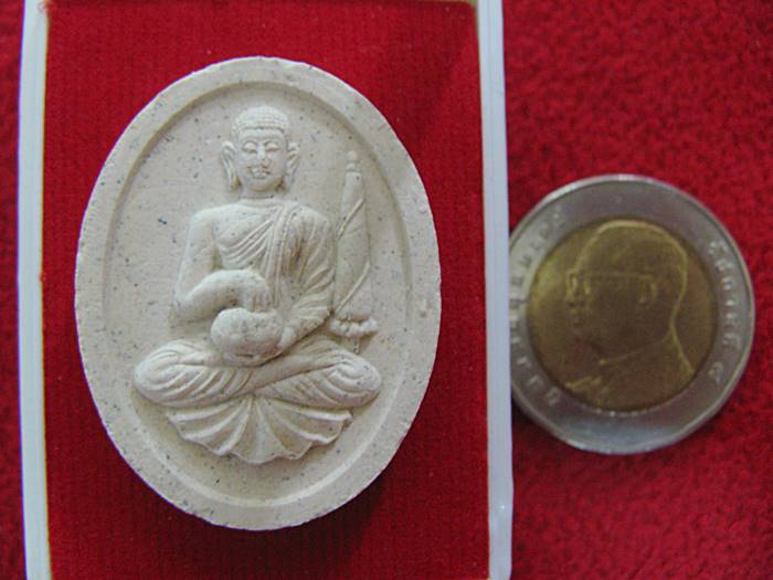 พระสิวลีมหาลาภ (นั่งอุ้มบาตร) รุ่นมหาสมปรารถนา มีคำว่า รวย ของวัดนาคกลางวรวิหาร พร้อมกล่องเดิมค่ะ