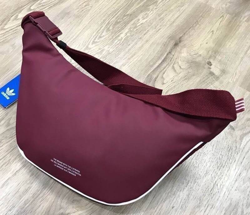 Adidas Originals 3D Mini Airline (ISSEY MIYAKE Style Shoulder Bag) กระเป๋าสะพายสไตล์สปอร์ตแบบคาดเอวคาดอกรุ่นใหม่ดีไซน์สุดฮิตสไตล์ ISSEY MIYAKE ใช้ได้ทั้งชายและหญิง ขนาดกำลังดี น้ำหนักเบา ด้านหน้าประดับโลโก้แบรนด์ เปิดปิดด้วยซิปสะดวกใช้อะไหล่ปั้มแบรนด์สวยด