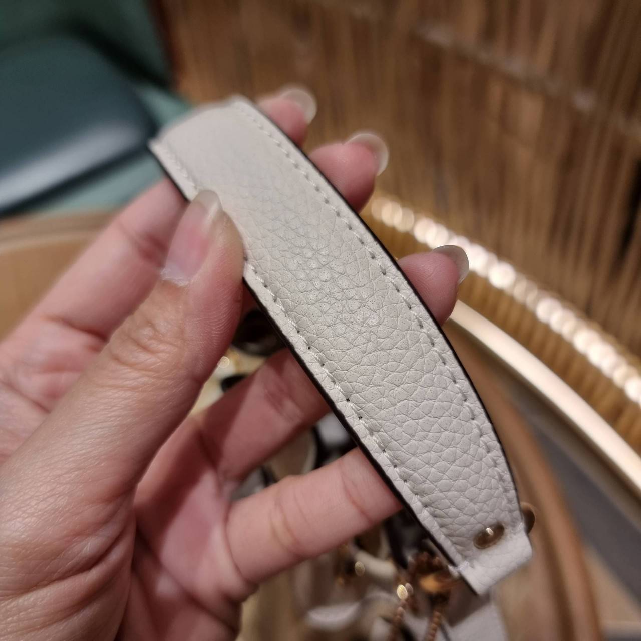 COACH C5121 DEMPSEY 15 DRAWSTRING MINI BUCKET BAG น้องคนสวยมาใหม่จ้า รุ่นใหม่กริ๊บ!! ยังไม่เข้าช็อปไทย ละมุนคุณหนูต้องมาแล้วแหละ กระเป๋าทรงถังไซส์มินิ ใช้งานง่ายด้วยการรูดหนังปิดรอบปากกระเป๋า ทุกอย่างลงตัวที่สุด!! มาพร้อมตัวห้อยรูปหัวใจสีทองกุ๊กกิ๊ก น่ารั