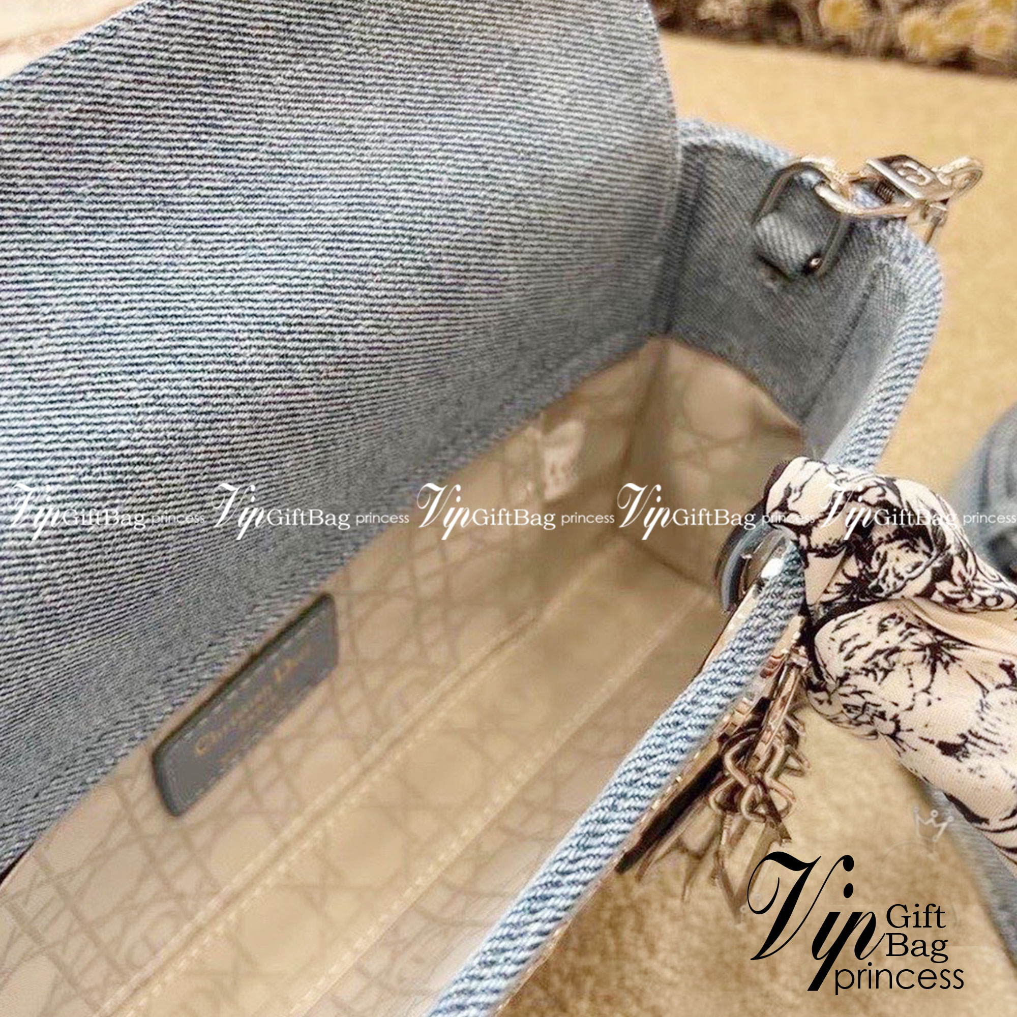 DIOR D-Joy Bag Cannage Denim / Dior Lady Bag กระเป๋าสะพายดิออร์ใบนี้คือราชนิกุลมากแม่ความเลดี้ดิออร์ที่เกินต้าน งานชนช้อปปังสุด ถือสลับแท้ไม่โป๊ะแน่นอน ราคาเบาสุด ภาพถ่ายจากงานจริง สวยเหมือนในรูป พร้อมส่งที่ไทย