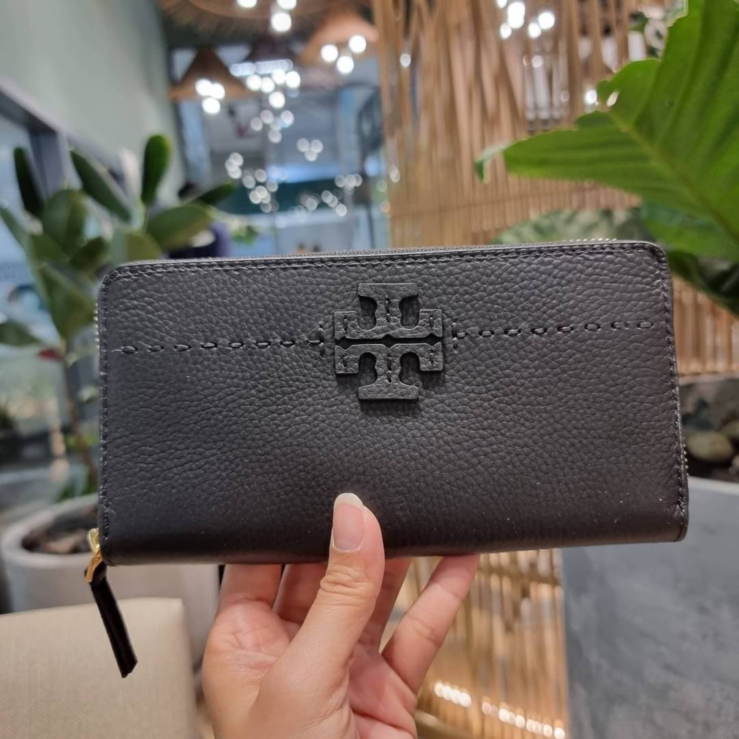 TORY BURCH MCGRAW ZIP CONTINENTAL WALLET กระเป๋าสตางค์ใบยาวรุ่นหายาก จัดเต็มสีสวยพร้อมส่ง ขนาดกำลังพอเหมาะ วัสดุหนังวัวสัมผัสดีมาก