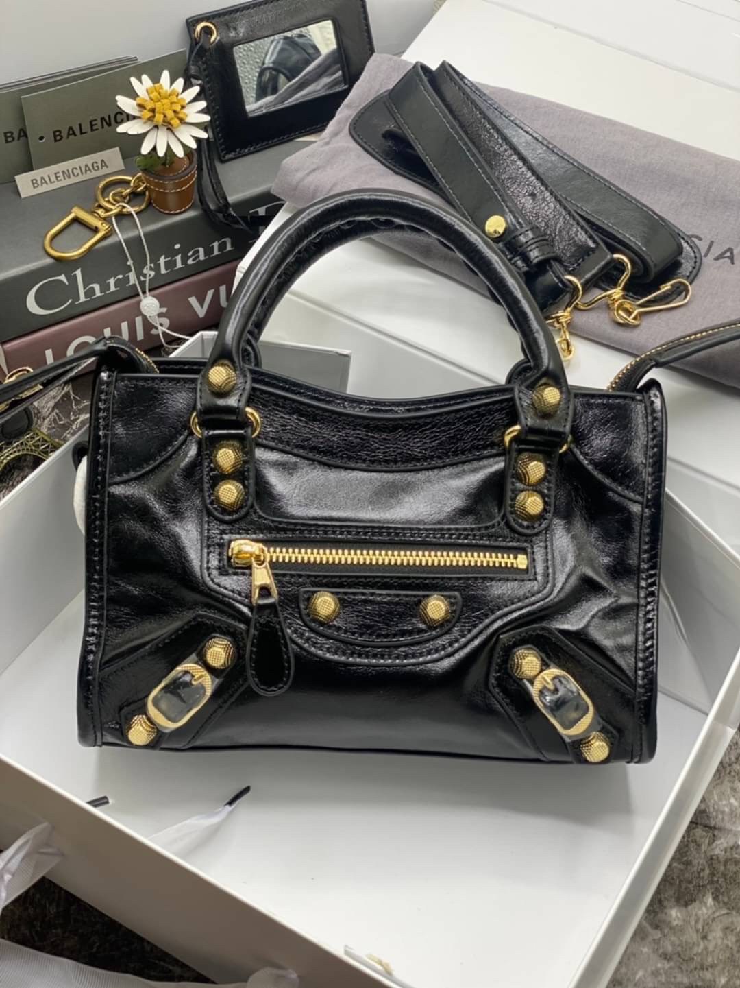 VIP 】หนังแท้ BALENCIAGA Classic City Mini Shoulder Bag พร้อมส่งที่ไทย