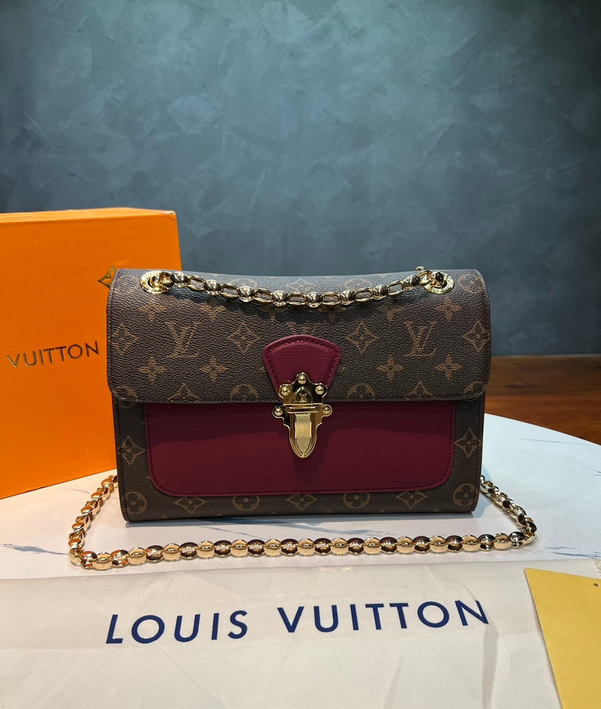 หนังแท้ LOUIS VUITTON VICTOIRE BAG พร้อมส่งที่ไทย