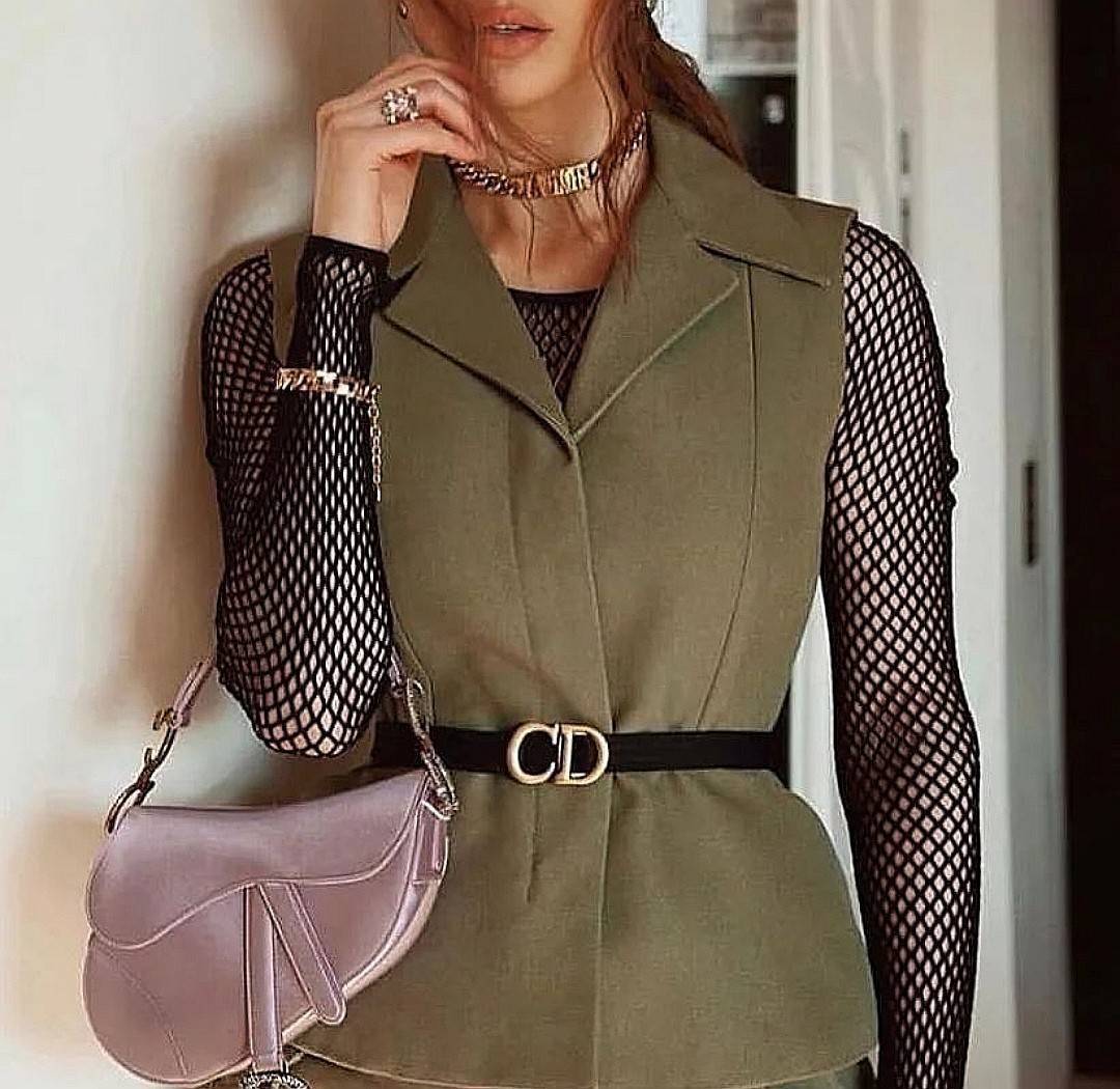 Christian Dior Belt Embossed "CD" 3D Logo VIP Gift With Purchase (GWP) เข็มขัดหนังแท้พรีเมี่ยมกิ๊ฟ Limited จาก Christian Dior Perfume Dutyfree ดีไซน์สุดคลาสสิคสไตล์ Vintage วัสดุ 3D Gold metal สายหนังสีดำปรับระดับได้ เข้าได้กับทุกลุ๊คสไตล์การเเต