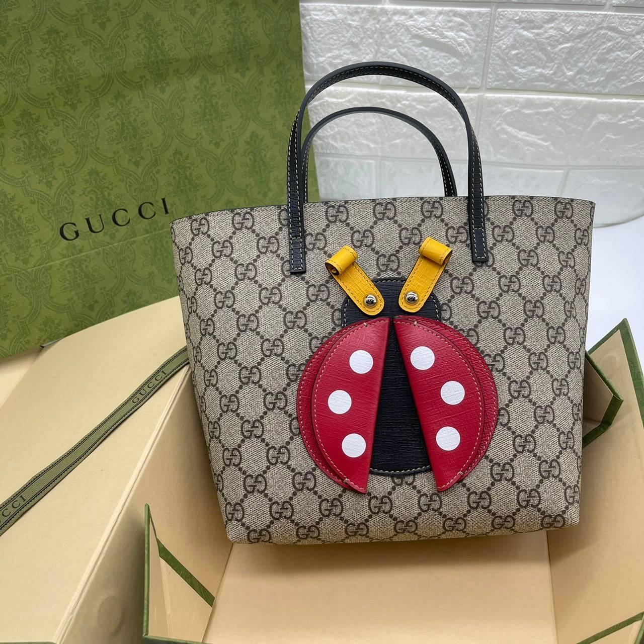 VIP 】Animal-Friendly Gucci Kid Tote Bag งานหนังแท้ทรงตั้งสวย ขนาดกะทัดรัด จุของได้เยอะ ใช้ได้ทั้งเด็กและผู้ใหญ่ น่ารักมากค่ะ **รุ่นขายดีตลอดกาล**