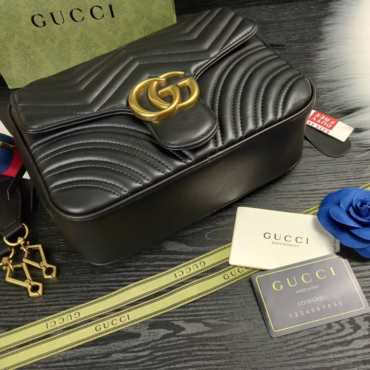 VIP GUCCI GG MARMONT TOP HANDLE SHOULDER BAG / BOLSA GG MATELASSE กระเป๋าถือ กระเป๋าสะพาย คอลเลคชั่นสุดหรู มาพร้อมสายสปอร์ตสะพายยาว สามารถปรับระดับได้ ถอดได้ เป็นอีกรุ่นที่โดดเด่นมากๆ การใช้งานคล้องตัวสุดๆ โดดเด่นด้วยโลโก้ GG ขนาดใหญ่เป็นเอกลักษณ์