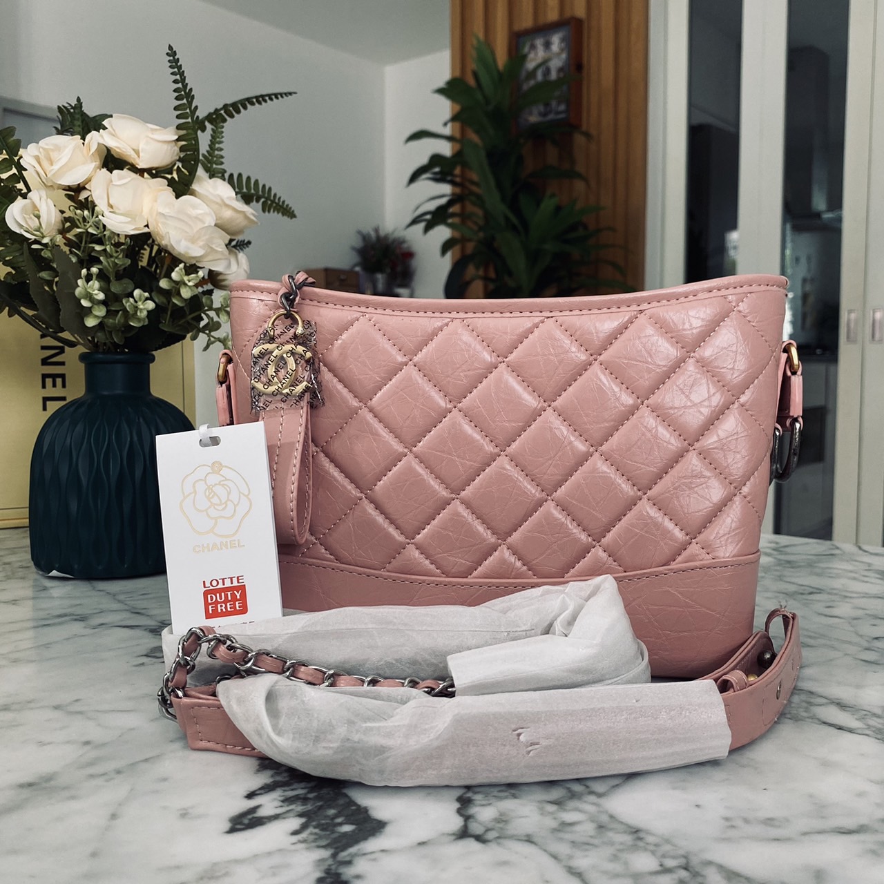 CHANEL Gabrielle Bag กระเป๋าสะพายซิกเนเจอร์สวยคลาสสิค สีชมพูพาสเทล ดีไซน์ไม่เหมือนใคร เป็นเอกลักษณ์ ใช้งานได้หลากหลาย สะพายได้ไม่ซ้ำ