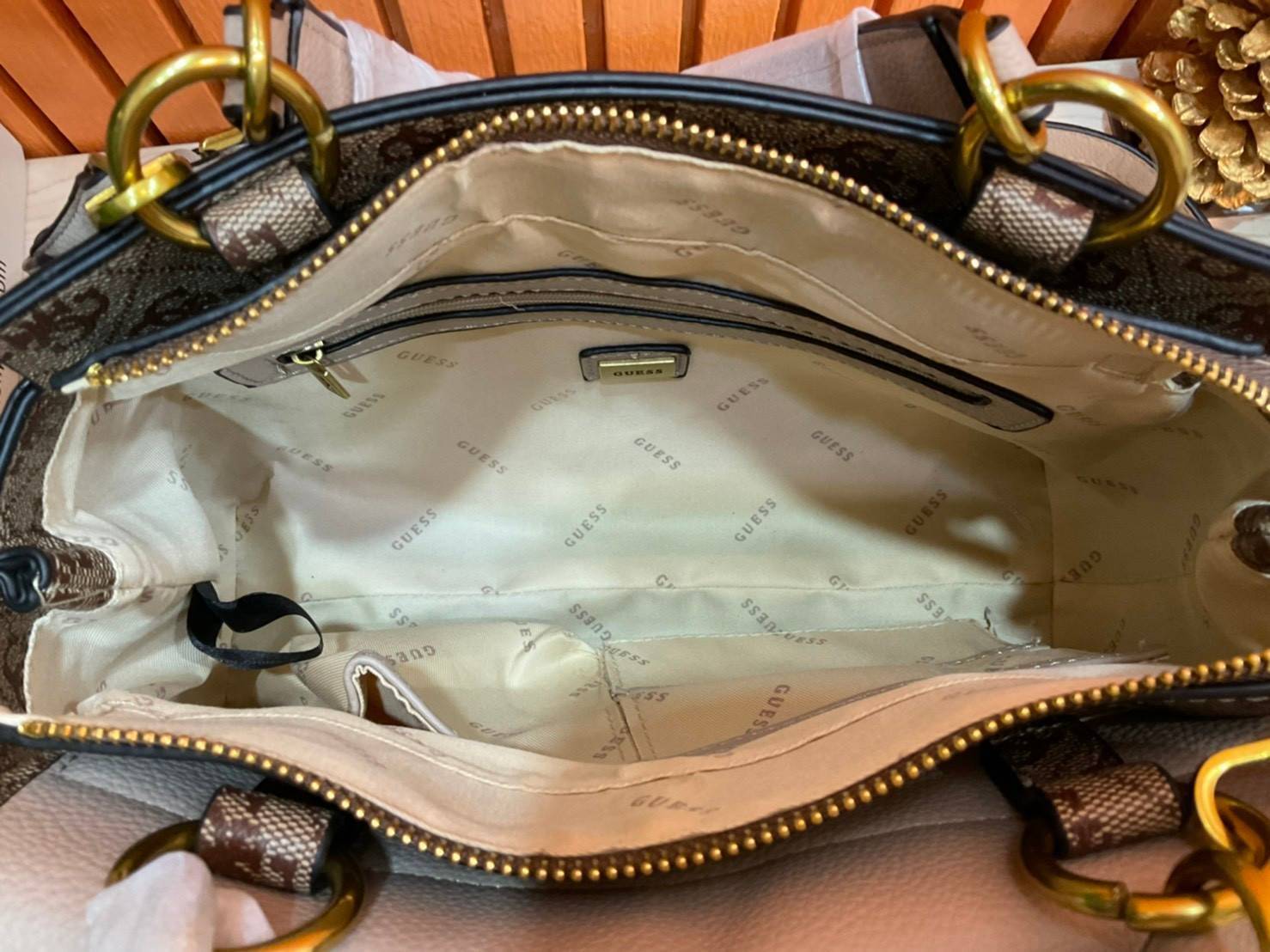 ของแท้ 100% NEW ARRIVAL!!! GUESS FACTORY VALY GIRFRIEND SATCHEL BAG กระเป๋าถือหรือสะพายรุ่นใหม่ล่าสุด Latte