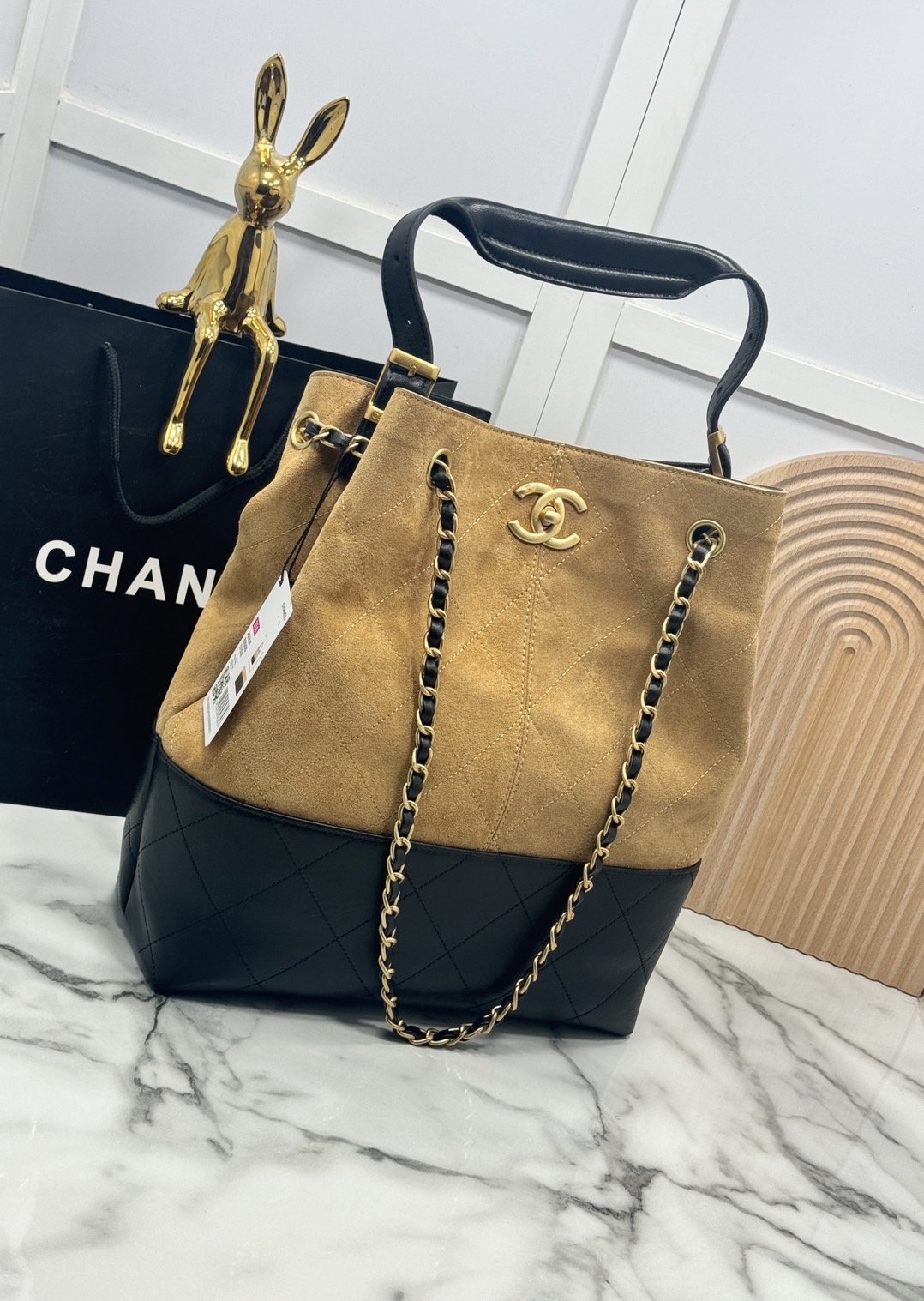 ORI หนังแท้ | CHANEL Shopping Bag 25A Suede Bag กระเป๋าช้อปปิ้งทรงโท้ท ดีไซน์ใหม่ทรงยาว หนังกลับสีทูโทน ในคอล Métiers D'art 2024/25