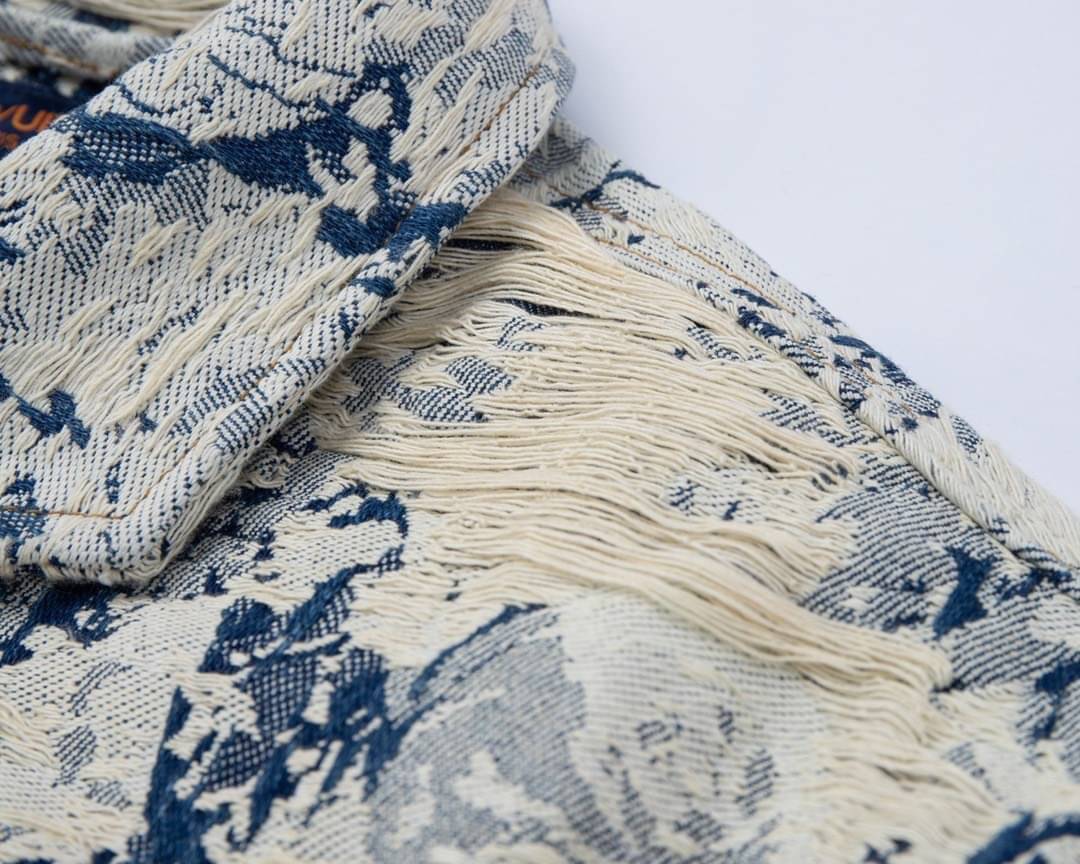 LV Classic Denim Jacket / LOUIS VUITTON Jacket เสื้อแจ็คเก็ตเดนิมทรงคลาสสิก เกรดออริจินอล มีป้ายแท็กที่คอเสื้อ ใส่ได้ทั้งผู้หญิงผู้ชาย พร้อมส่งที่ไทย ภาพสินค้าถ่ายจากงานขายจริง ใช้งานต่างประเทศได้