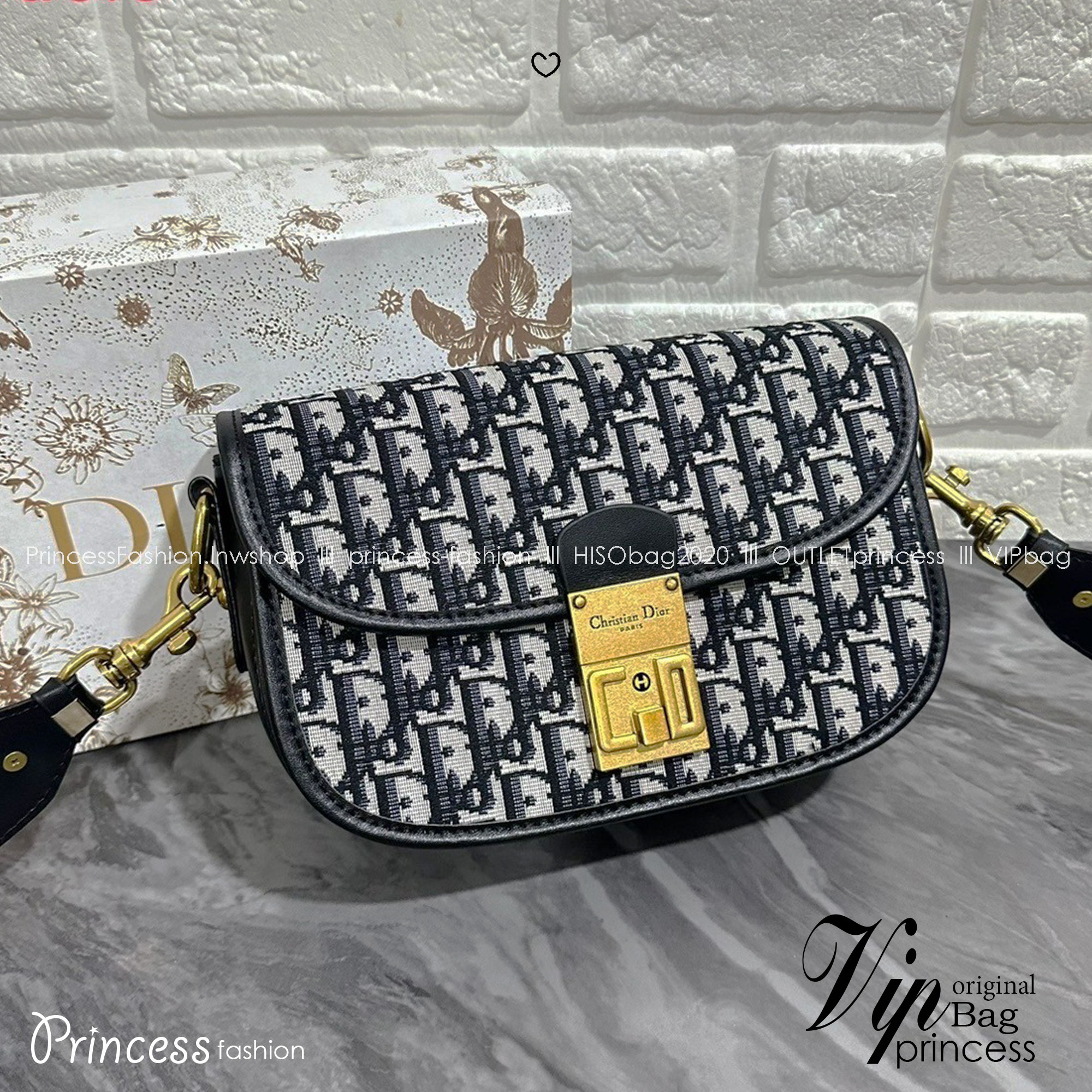 DIOR Oblique Dior Addict Flap Bag / Dioraddict Bag / DIOR BAG กระเป๋าสะพายดีไซน์คลาสสิค สวยผู้ดี โดดเด่นด้วยโลโก้และอะไหล่ตัวล็อคสีทอง