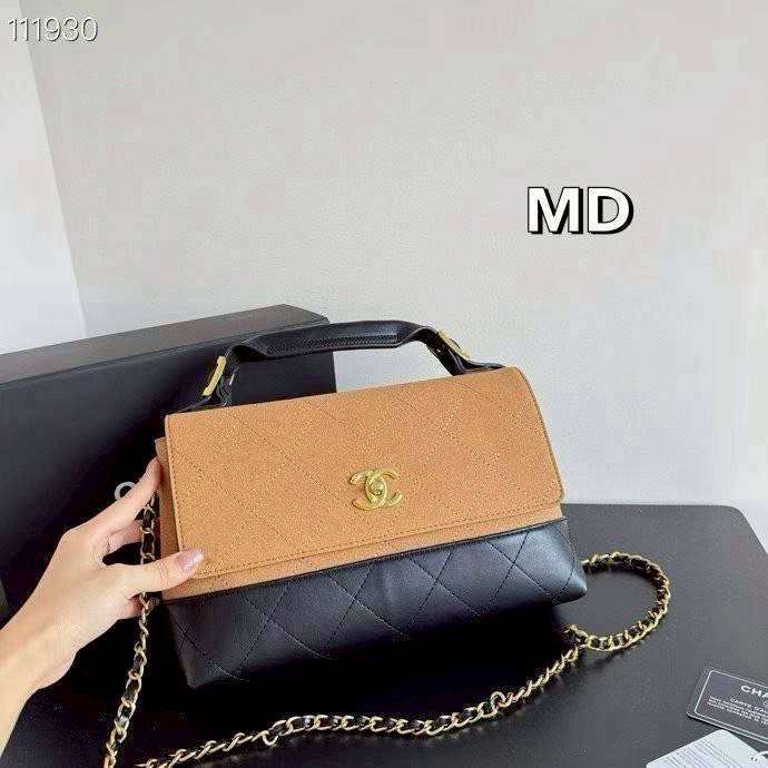 Chanel Flap Leather Suede Bag กระเป๋าสะพาย ดีไซน์ใหม่ คงความคลาสสิคและสวยหรู มีทั้งแบบงานหนังเต็มใบ/ทูโทน/และงานหนังกลับ สวยหรูหรา ภายในเป็นช่องโล่ง