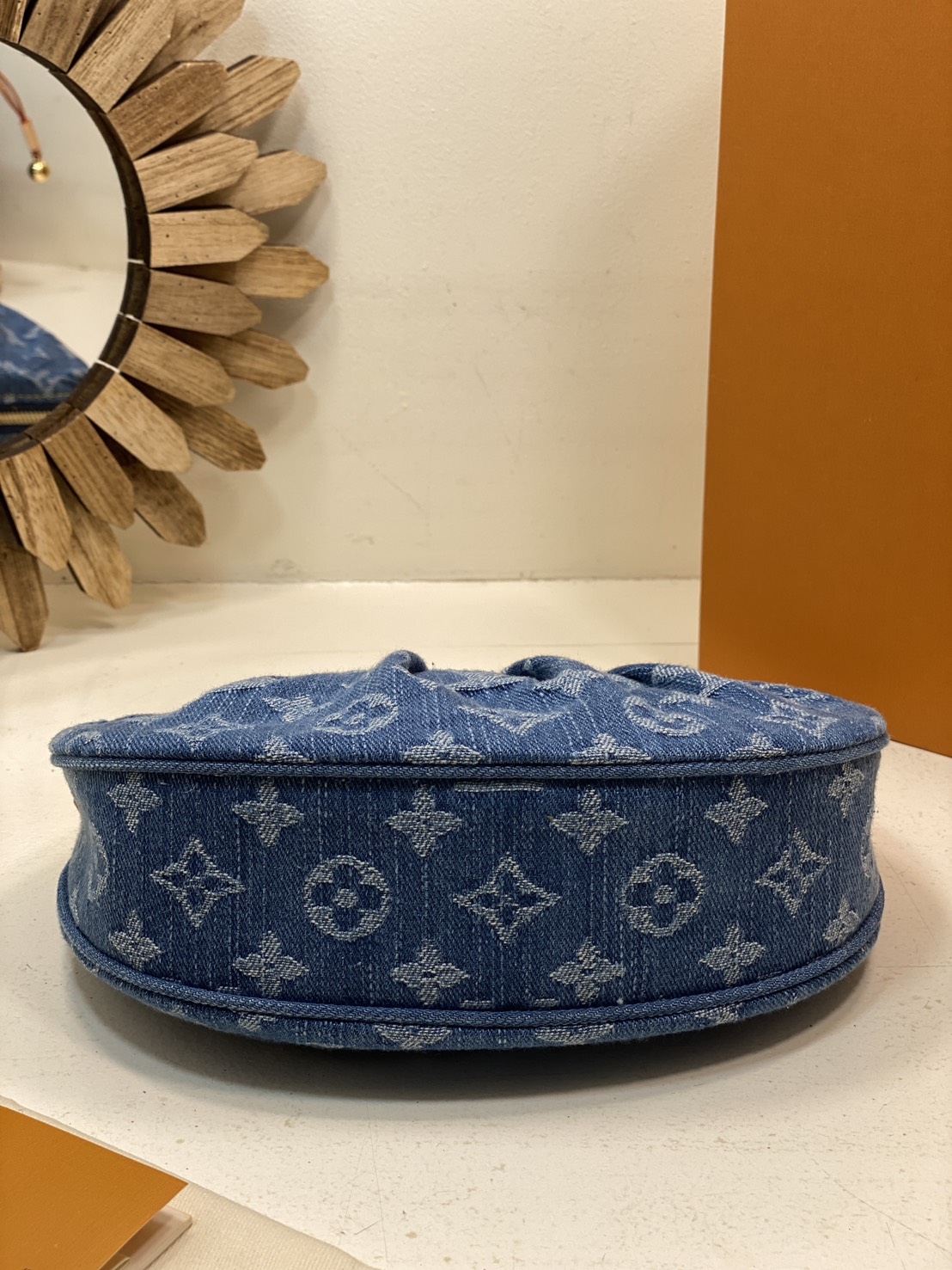 TOP ORI หนังแท้ | LV Pochette Valley bag / LV Hobo Bag กระเป๋าสะพายทรงโฮโบ ปรับลุคใหม่ด้วย Monogram Denim นำเสนอดีไซน์คลาสสิกสไตล์ร่วมสมัย