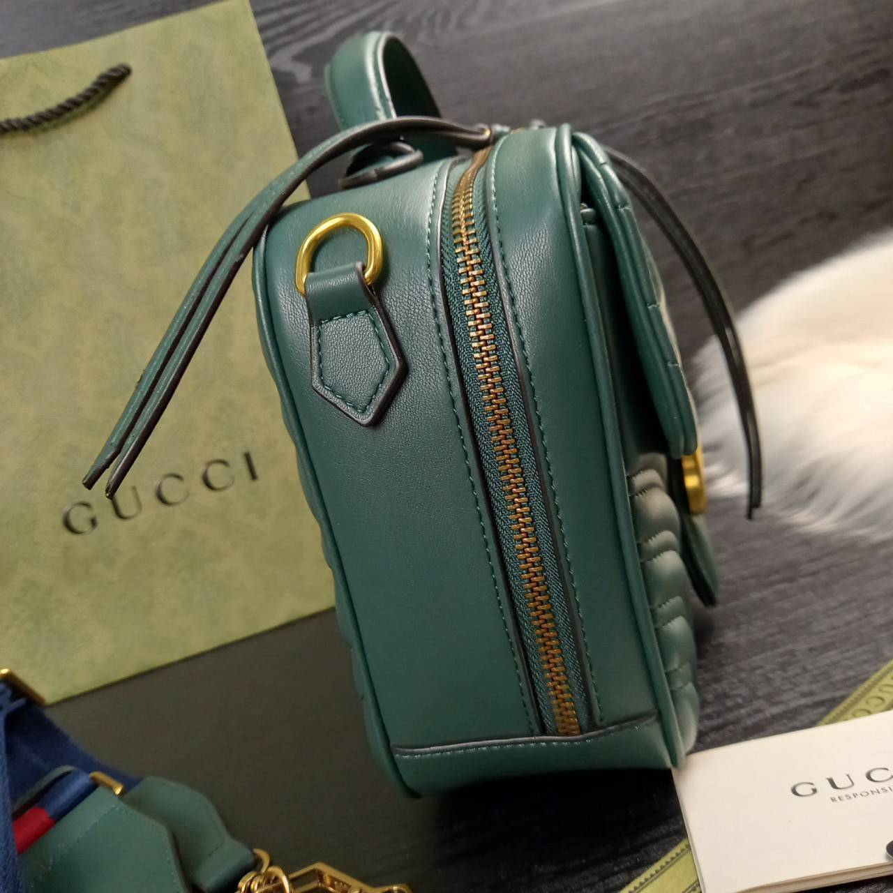 VIP GUCCI GG MARMONT TOP HANDLE SHOULDER BAG / BOLSA GG MATELASSE กระเป๋าถือ กระเป๋าสะพาย คอลเลคชั่นสุดหรู มาพร้อมสายสปอร์ตสะพายยาว สามารถปรับระดับได้ ถอดได้ เป็นอีกรุ่นที่โดดเด่นมากๆ การใช้งานคล้องตัวสุดๆ โดดเด่นด้วยโลโก้ GG ขนาดใหญ่เป็นเอกลักษณ์