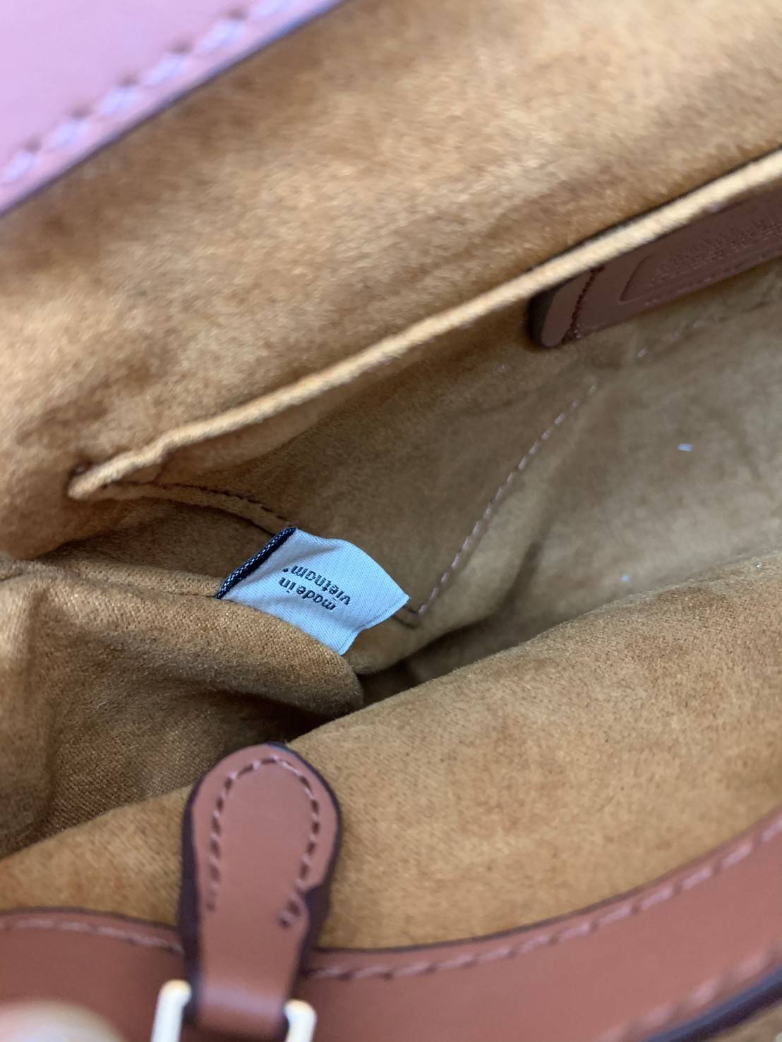 สวย หรู ดูดี รุ่นนี้กัยเลยค่า!! COACH TILLY TOP HANDLE SATCHEL IN SIGNATURE ((76620)) พร้อมส่งความสวย ห้ามพลาดค่ะ! กระเป๋าหิ้ว//คล้องมือ//สะพายข้างได้ ทรงสวย หนังแท้เรียบ+ลายCได้สวยงามค่ะ เปิดปิดกระเป๋าแบบหมุนล็อค ภายในมีช่องหลักใส่ของ2ช่อง สามารถใส่กระเป