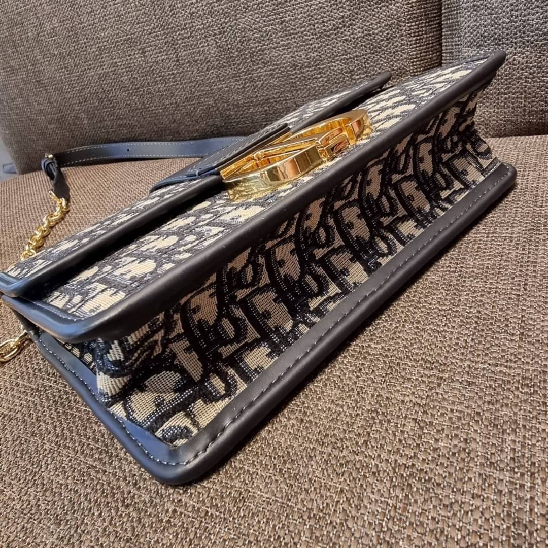 DIOR SET BAG / DIOR 30 Montaigne Bag / CD LIMITED EDITION GIFT BOX WITH GOLD STAR BOUTIQUE SET พร้อมเสิร์ฟครบชุด แรร์ไอเท็ม ที่ถูกรวมไว้ในหนึ่งเดียว กับ gift box limited จัดให้ทั้งกระเป๋าสะพายสุดหรู กระเป๋าสตางค์ใบสั้นรุ่นคลาสสิค ribbon เข้าเซ็ท และ gold 