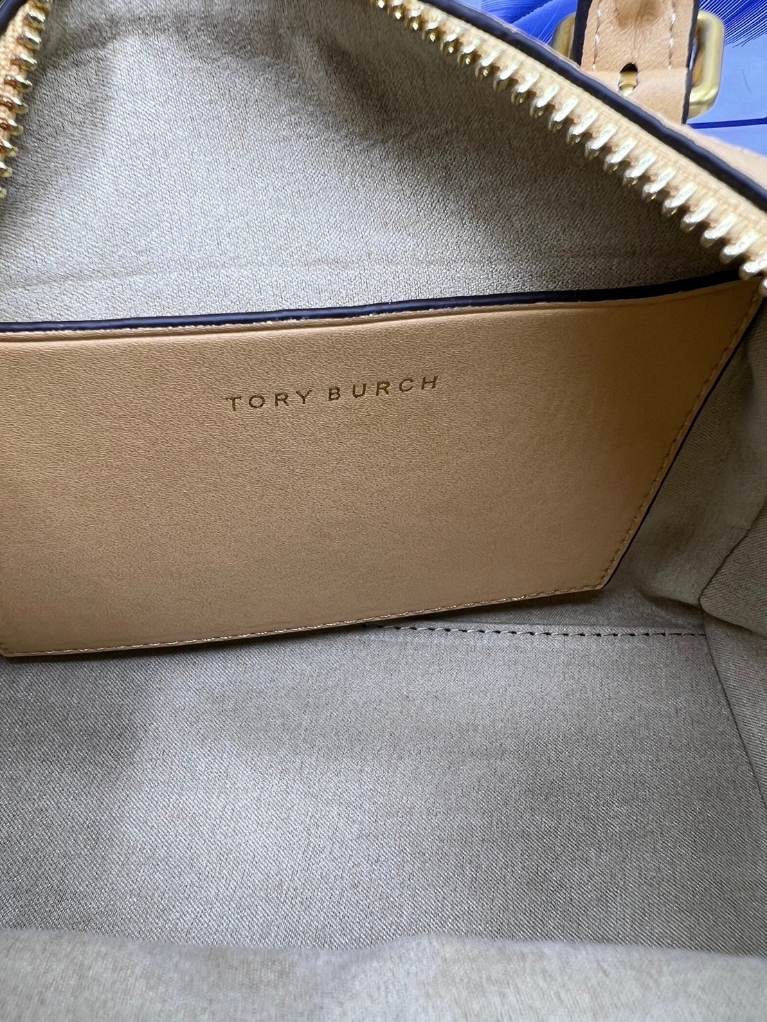 TORY BURCH T MONOGRAM Mini Jacquard Wine Barrel Bag ivory multi heart shape / Tory Boston Bag กระเป๋าทรงหมอนบอสตั้นแต่งหัวใจสีทองสวยหรู น่ารักรุ่นใหม่ล่าสุด เกรดท็อปออริ เทียบแท้ 1:1 เกรดดีสุด ใช้งานต่างประเทศได้