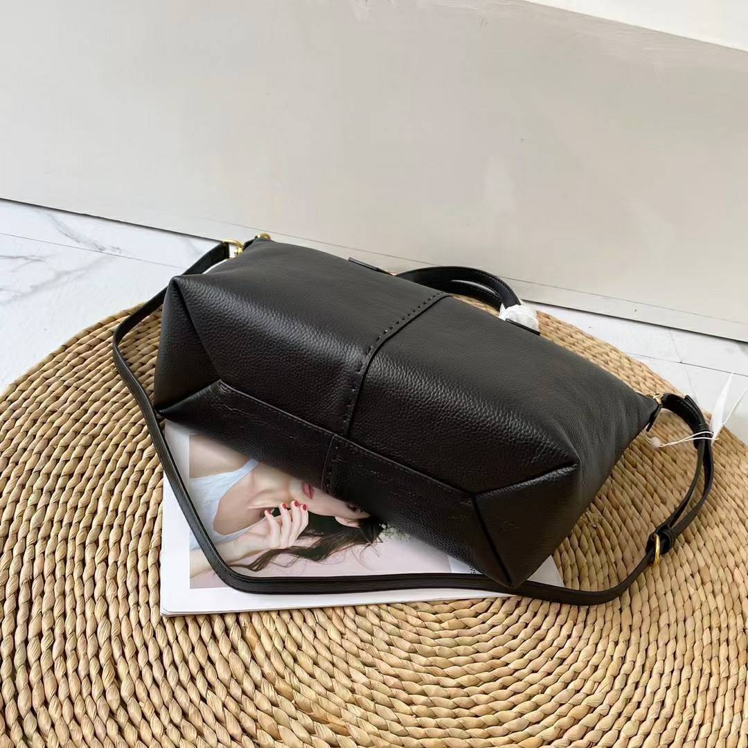 Tory Burch McGraw Top-Zip Satchel bag กระเป๋าสะพาย Crossbody ใบใหญ่ ทรงสวยสุดฮิต รุ่นใหม่ มาแรงที่สุดในตอนนี้!! วัสดุหนังแท้ สัมผัสนุ่มมือ หนังสวยสุดๆ