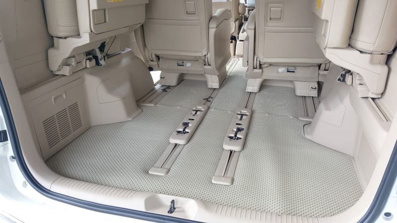 พรมกระดุมเม็ดเล็กรีดขอบTOYOTA ALPHARD 2009-14 สีครีม ตรงรุ่น เต็มคัน
