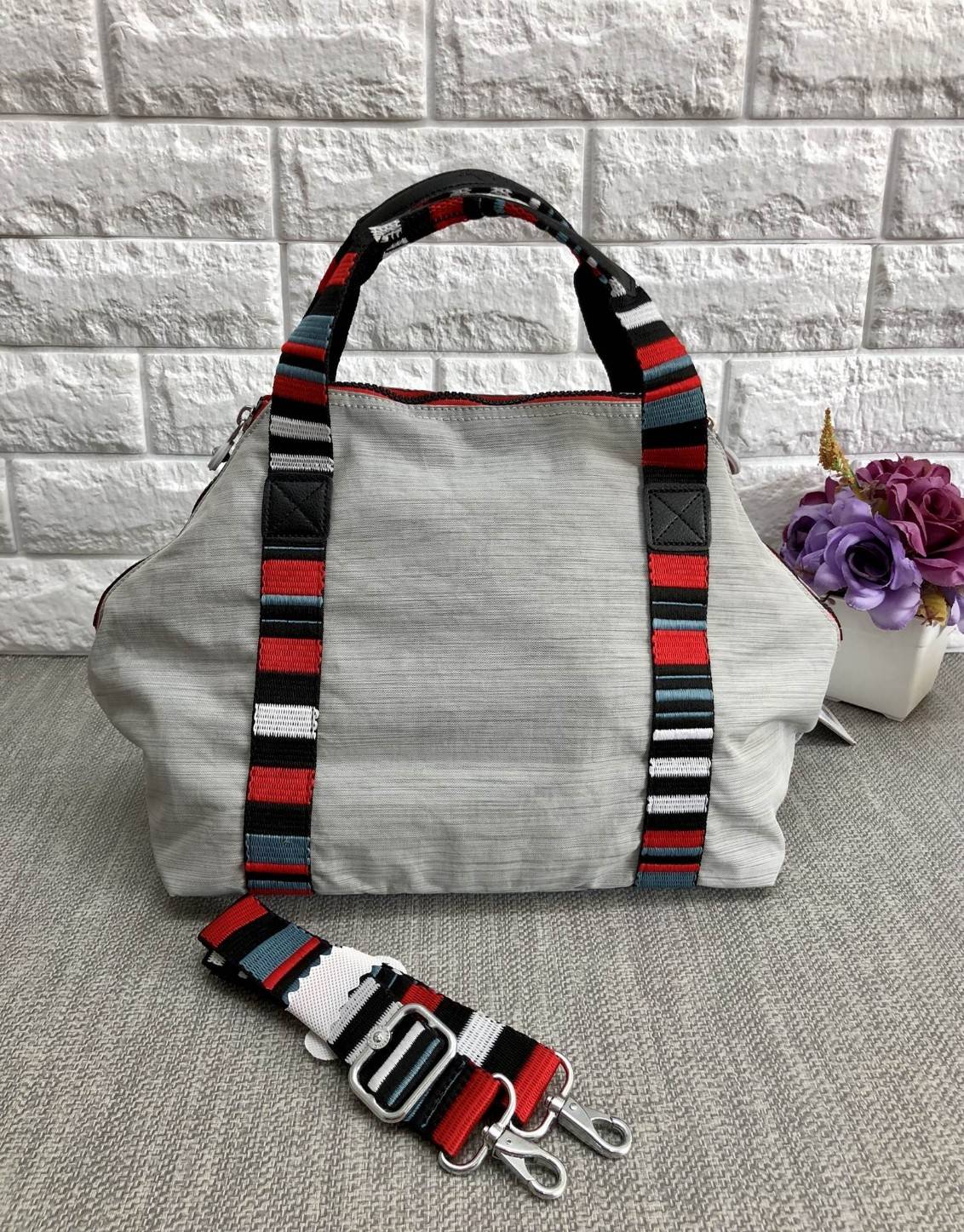 Kipling Handbag | k13848// (OEM. Factory HK.) กระเป๋าถือ สะพายข้าง คล้องไหล่ วัสดุ nylon ด้านหน้ามี 1 ช่องซิป, 1 ช่องโล่ง ใส่มือถือหรือ ของจุกจิกได้ค่ะ ปรับได้ 2 ทรง ด้านข้างขยายออกได้ ช่องซิปหลักด้านในโล่ง จุได้เยอะ น้ำหนักเบา ทำความ สะอาดง่าย มีช่องซิปแ