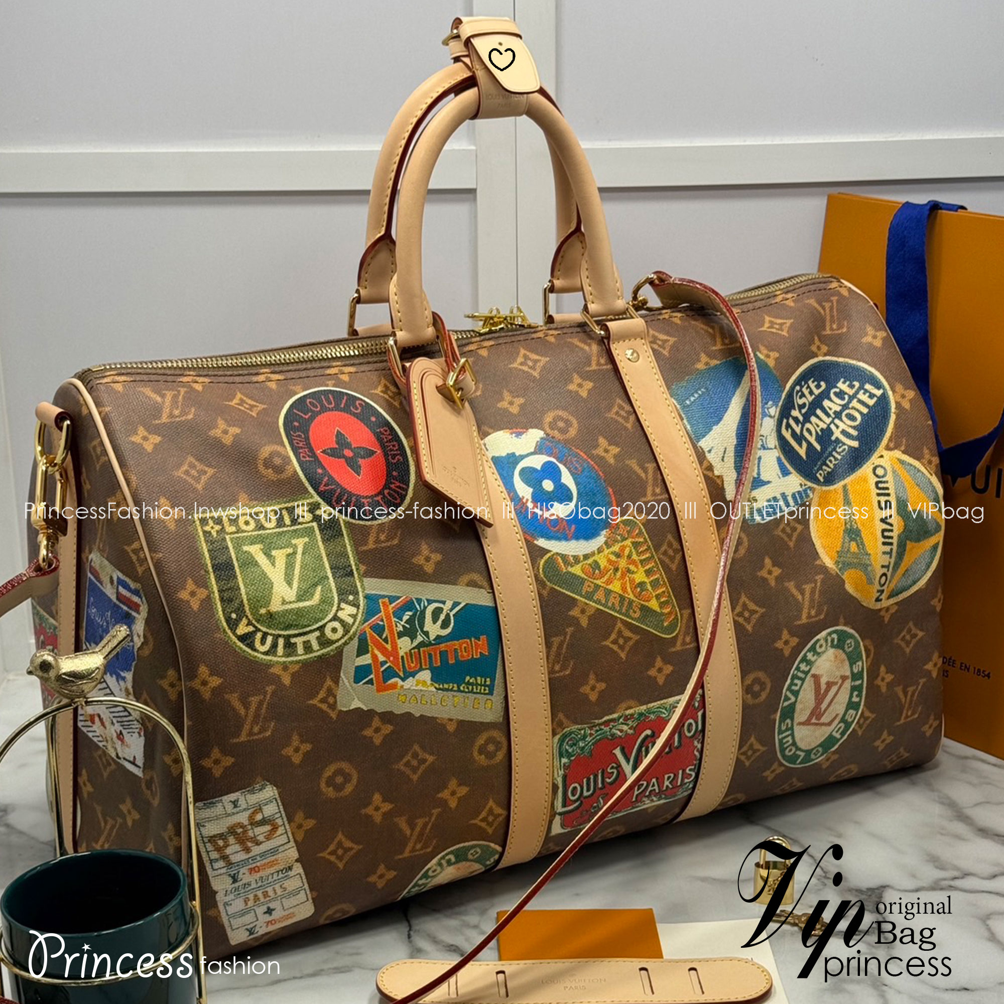 LV Keepall Bandoulière 45 Flight Mode กระเป๋าสะพายใบใหญ่ เอาใจสายรักการเดินทาง ด้วยลายลิมิเต็ด ตกแต่งลายท่องเที่ยวหรูหราและมีเอกลักษณ์เฉพาะตัว เหมาะสำหรับนักเดินทาง ภายในโล่งกว้าง จุของได้เยอะ