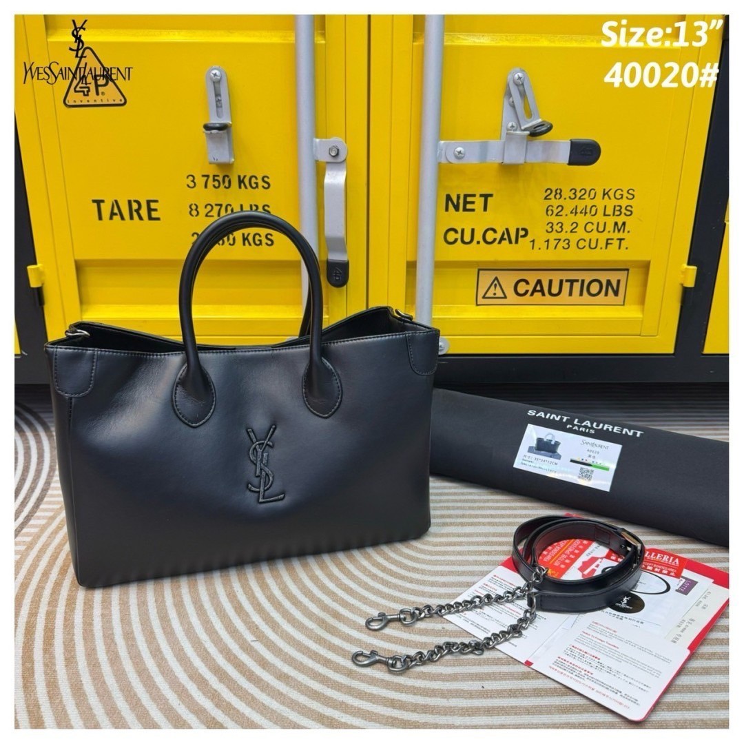 YSL Raphael Tote Bag กระเป๋าสะพายทรงโท้ทคอลใหม่ ขนาดกำลังสวย จุของได้เต็มที่ รูปทรงคลาสสิคชวนใช้ แต่งโลโก้หนังยับโดดเด่นเป็นเอกลักษณ์