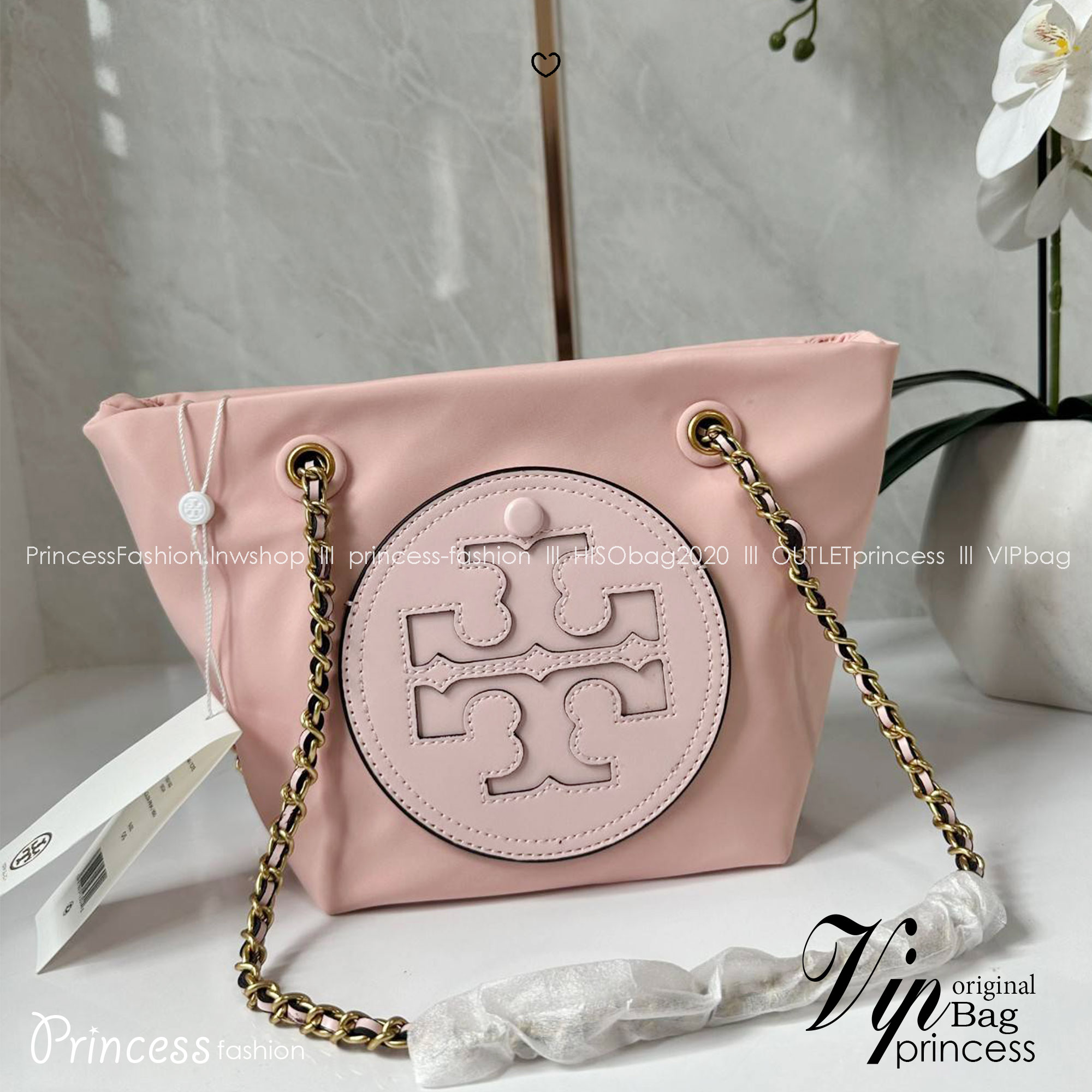TORY BURCH Ella Chain Crossbody Nylon Bag กระเป๋าคล้องไหล่สายโซ่หรูหราโดดเด่นด้วยโลโก้หนังด้านหน้า สามารถปรับสะพายคอสบอดี้ สะพาลไหล่ได้