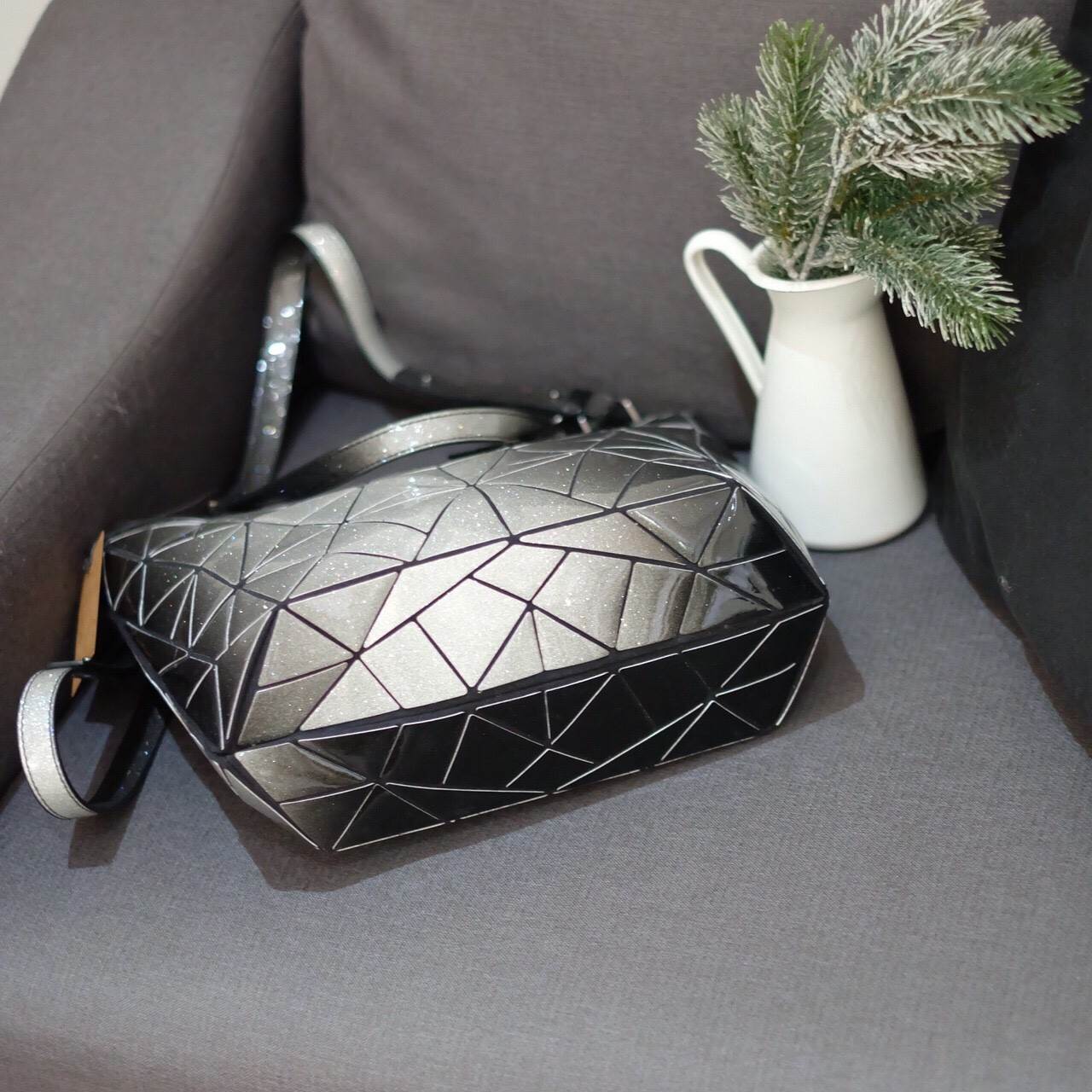 ใหม่ ล่าสุด Mix shade colors !! Tone สี Limited พิเศษที่ สวยไม่ซ้ำใคร แถมยังลาย หายาก ❤️ปรับทรงได้ 2 แบบ น่ารักมาก ค่า ( เนื่องจากสีเฟด ดังนั้นแต่ละใบลายสีอาจจะมีความแตกต่างกัน ) แต่ยังคงสวย แน่นอนค่า 👉🏻👉🏻กระเป๋า จาก