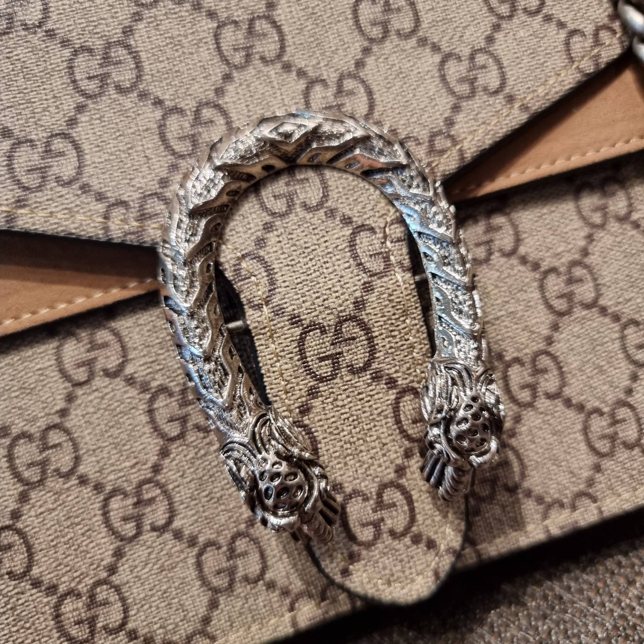 Gucci Mini Dionysus GG Shoulder Bag น้องมินิ ไซส์เล็กสุดเลิศ จัดให้แล้วจ้า!! ฮอตสุดไม่มีใครเกิน สวยจริงไม่ทิพย์!! GC CROSSBODY BAG WITH GWP สุดคุ้มกับกระเป๋าสะพายรุ่นที่สาวๆต้องไม่พลาด!! ดึงดูดและสะกดสายตาด้วยอะไหล่ดีเทลหรูรูปหัวสิงโต วัสดุหนังแคนวาส ทนทา